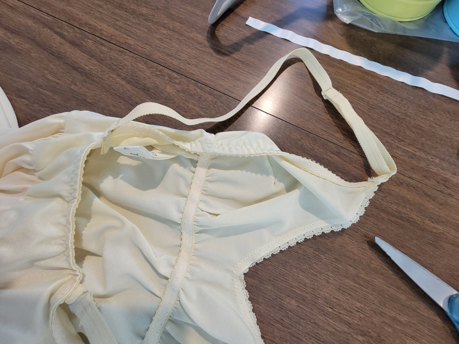 Vintage The Sears Doesnt Slip Low Back Anti-Cling Cream Formal Size 34 Deadstock