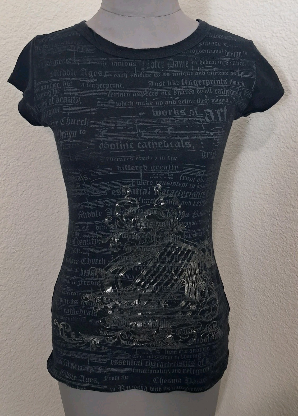 Vintage Wet Seal Y2K Baby Tee S Gothic Rock Graphic Short Sleeve Shirt