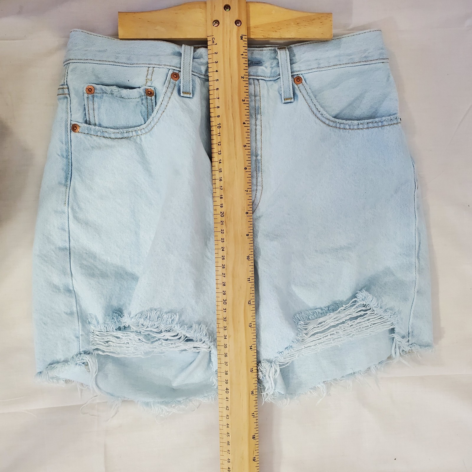 Levi’s 501 Women’s Original Denim Shorts light wash distressed 28″ Waist
