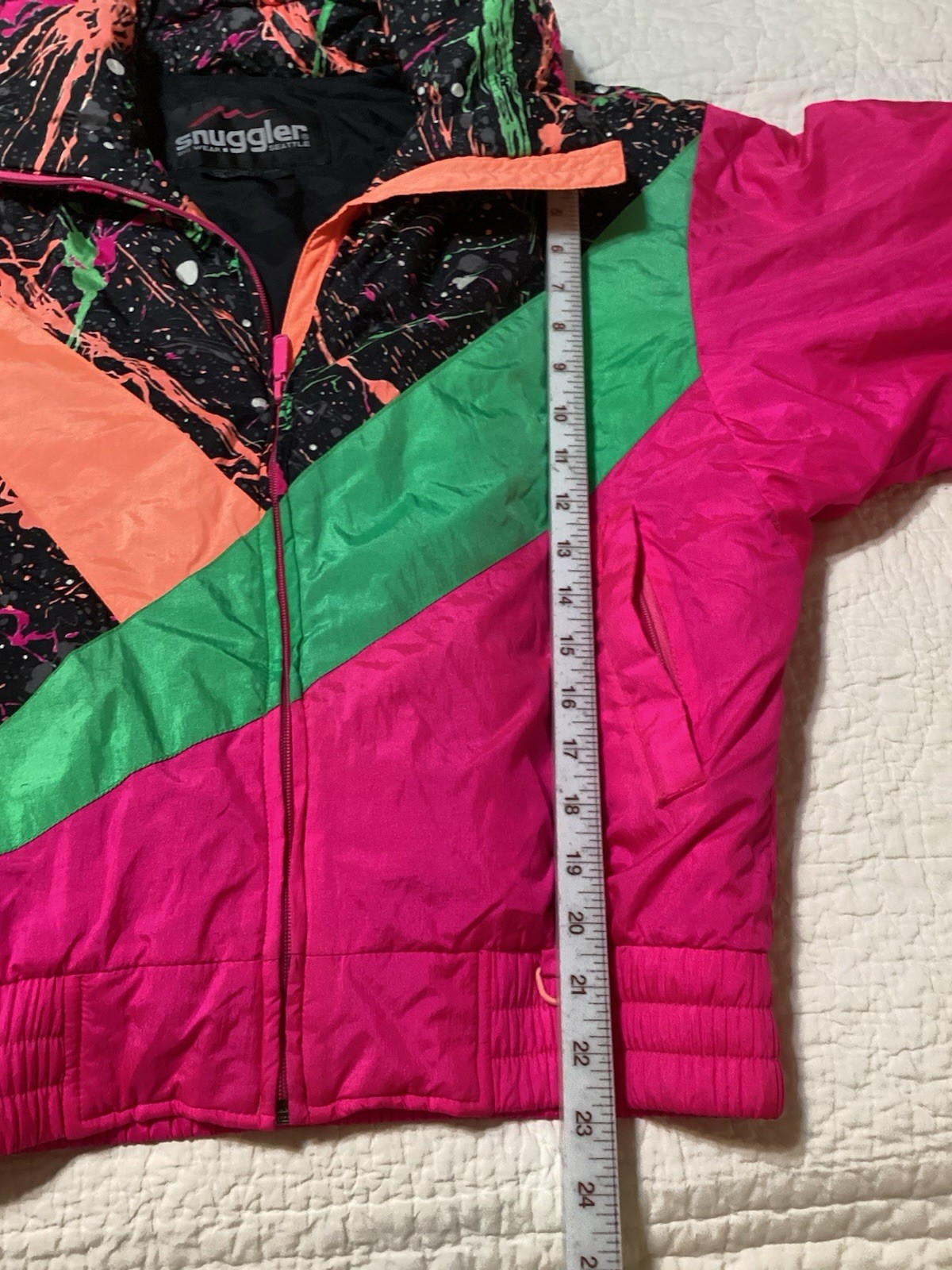 VTG Snuggler Women’s S Ski Jacket SkiWear Seattle Hot Pink Paint Print Neon