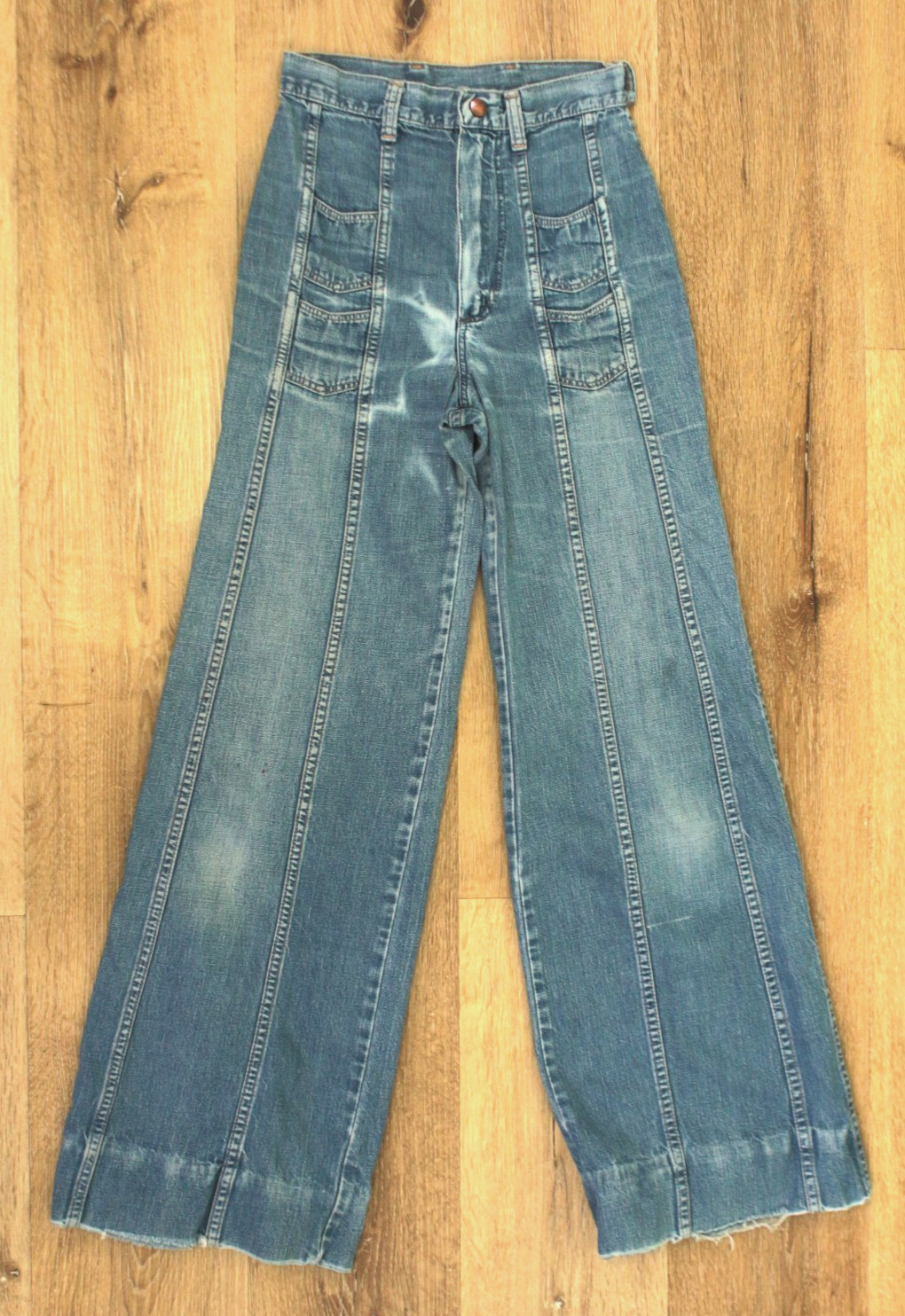 VTG Women’s 70s Wrangler Light Wash Denim Multi Pocket Flare Jeans XXS / Sz 24″