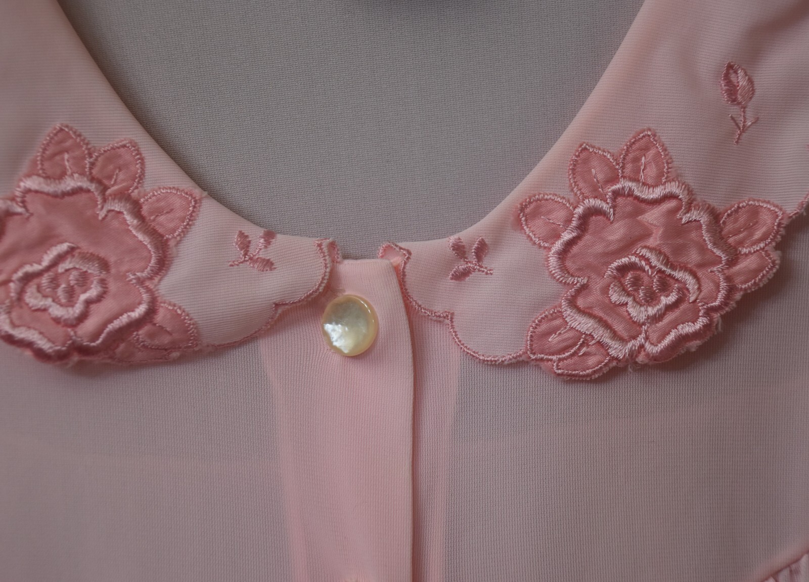 VTG Lightweight Semi-Sheer Nightgown Embroidered Size Medium Knee Length