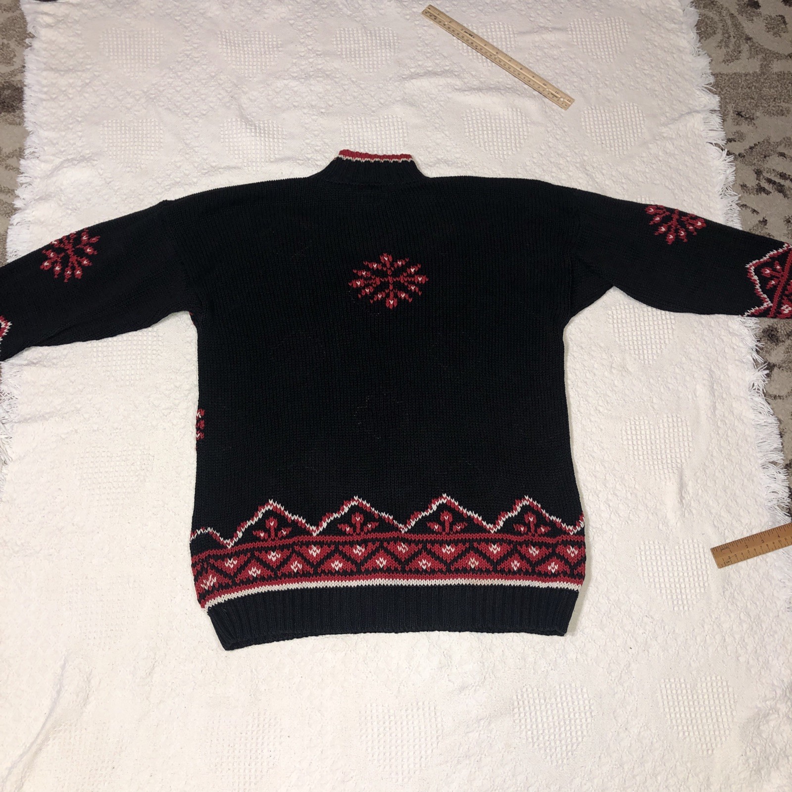 VINTAGE Best American Clothing Co Sweater Women L Black/Red Snowflakes
