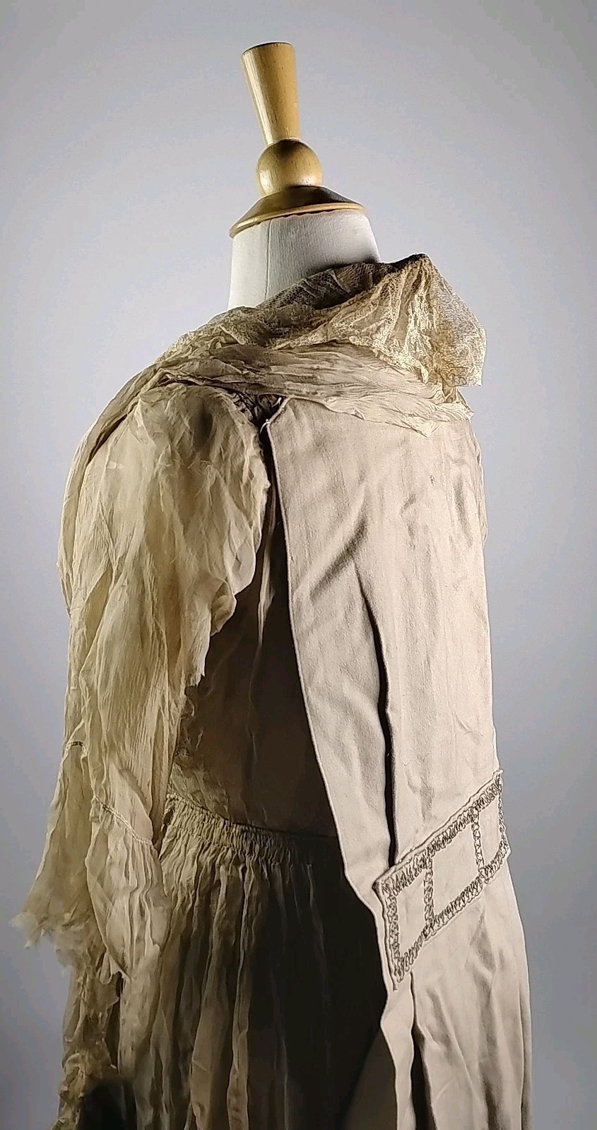 Antique Edwardian Ivory Wool & Lace Tea Gown Dress c.1905–1915