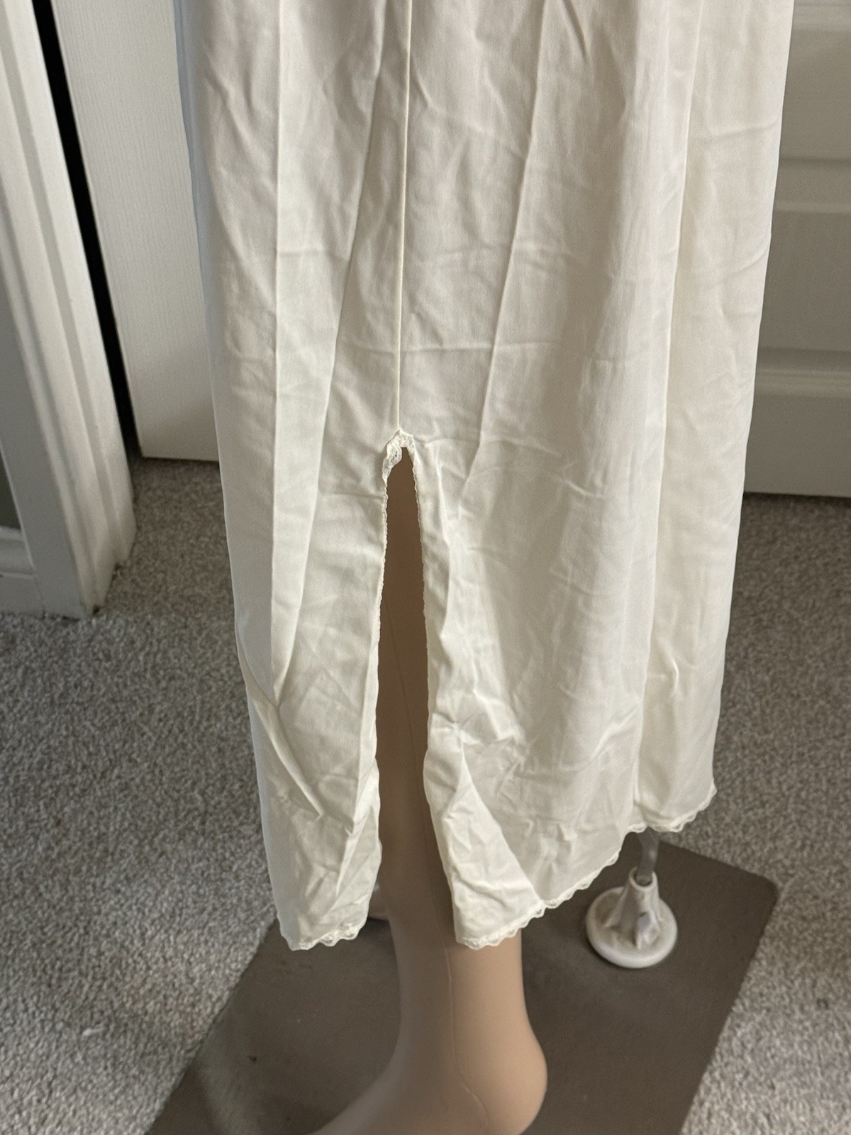 Vintage 60s Vanity Fair White Lace Adjustable Straps Nylon Slip 34 LL