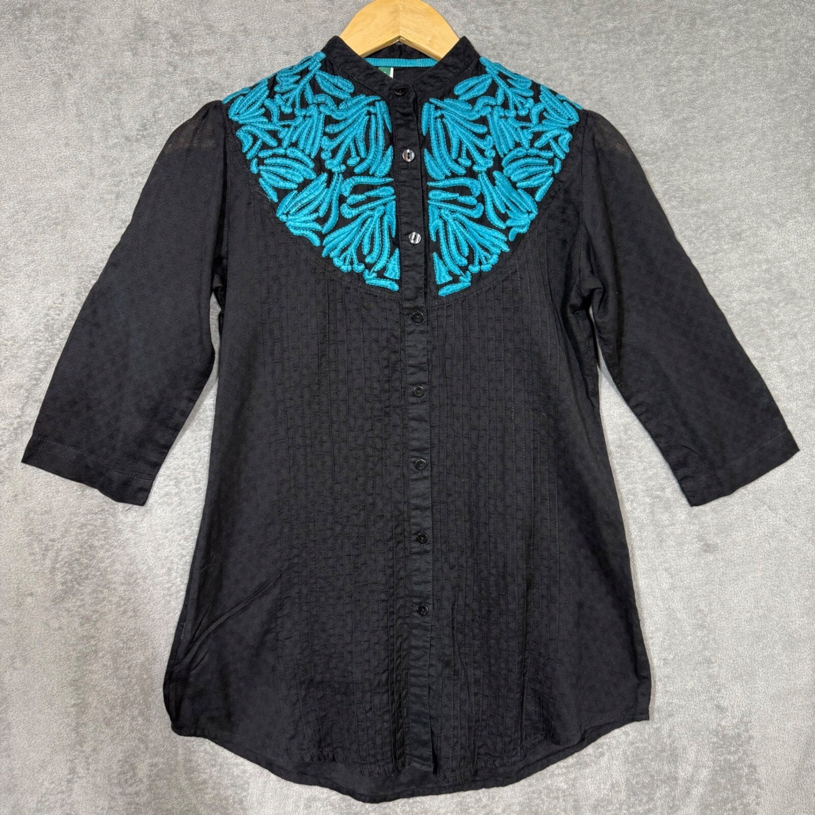 Vintage Casual Outfitters Southwestern Button Down Shirt XS Embroidered Pleated