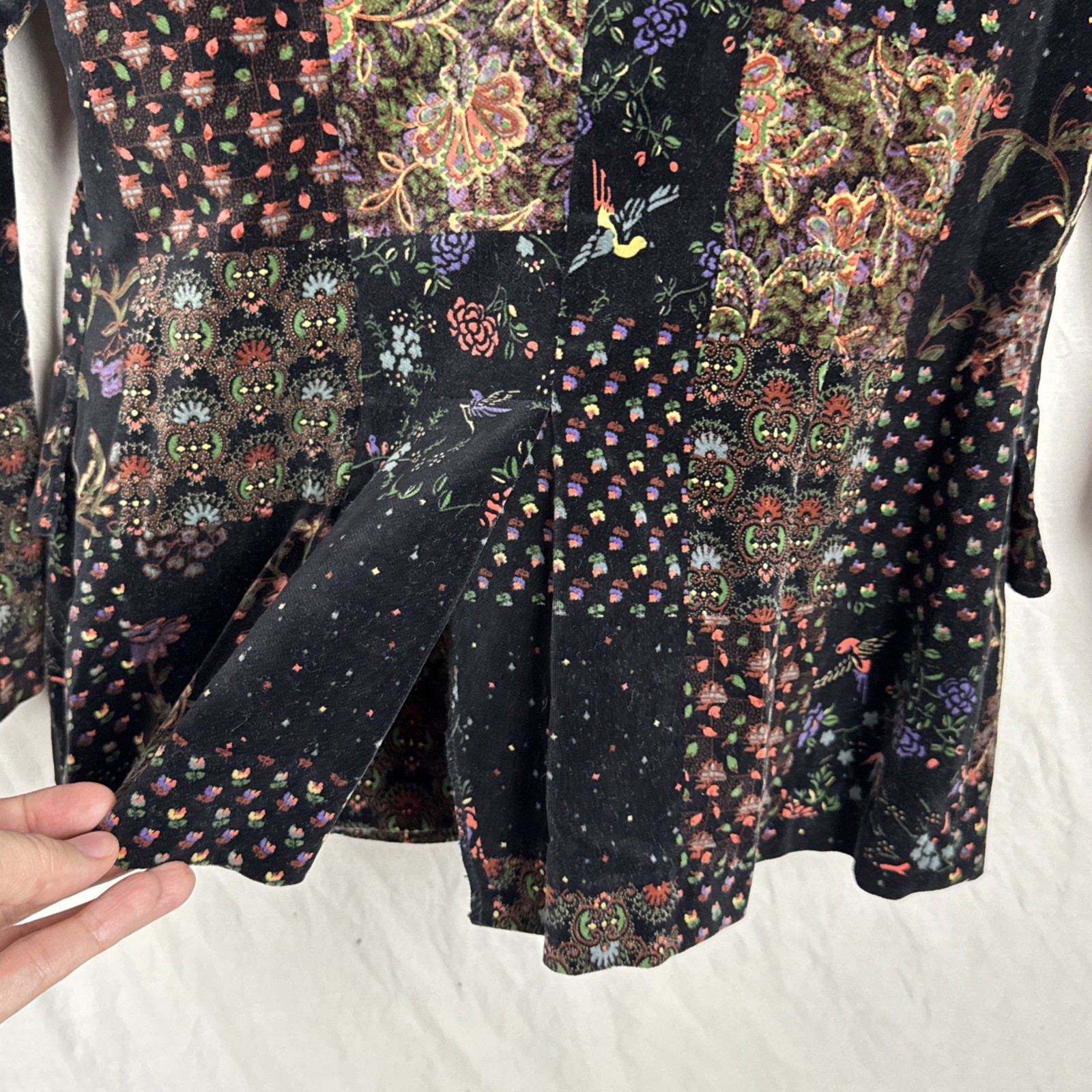 Vintage 1970s Velvet Patchwork Floral Black Blazer Womens XS/S/M *SEE MEAS!