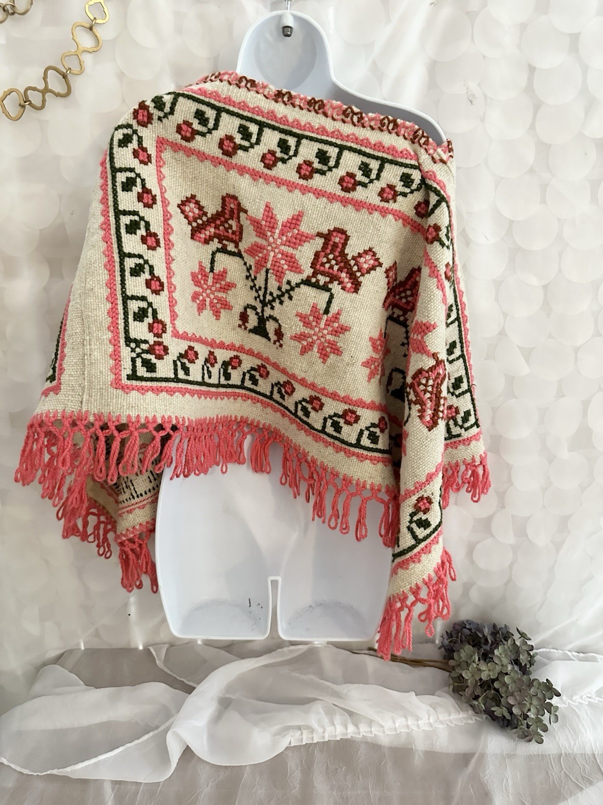 Vintage 70’s Wool Fair Isle Poncho Med Cape Boho Hippie Beige Pink BIRDS FRINGED