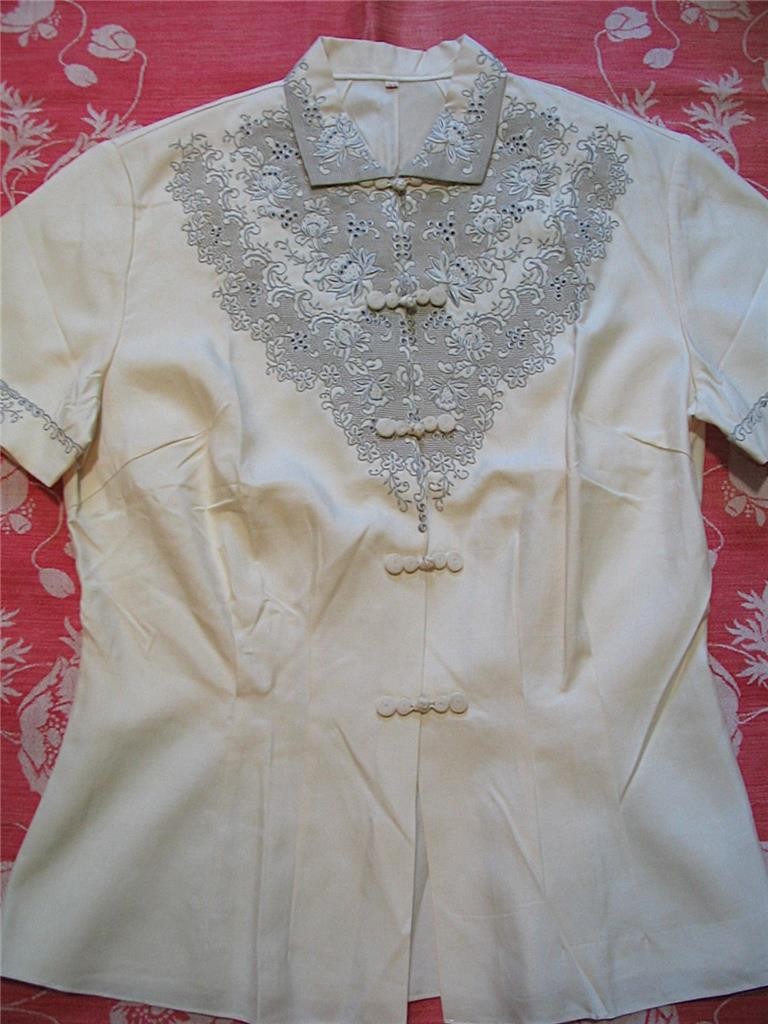 VINTAGE 1960S ~CREAM~LIGHT YELLOW~100% SILK BLOUSE~EMBROIDERY APPLIQUES~S~32-34