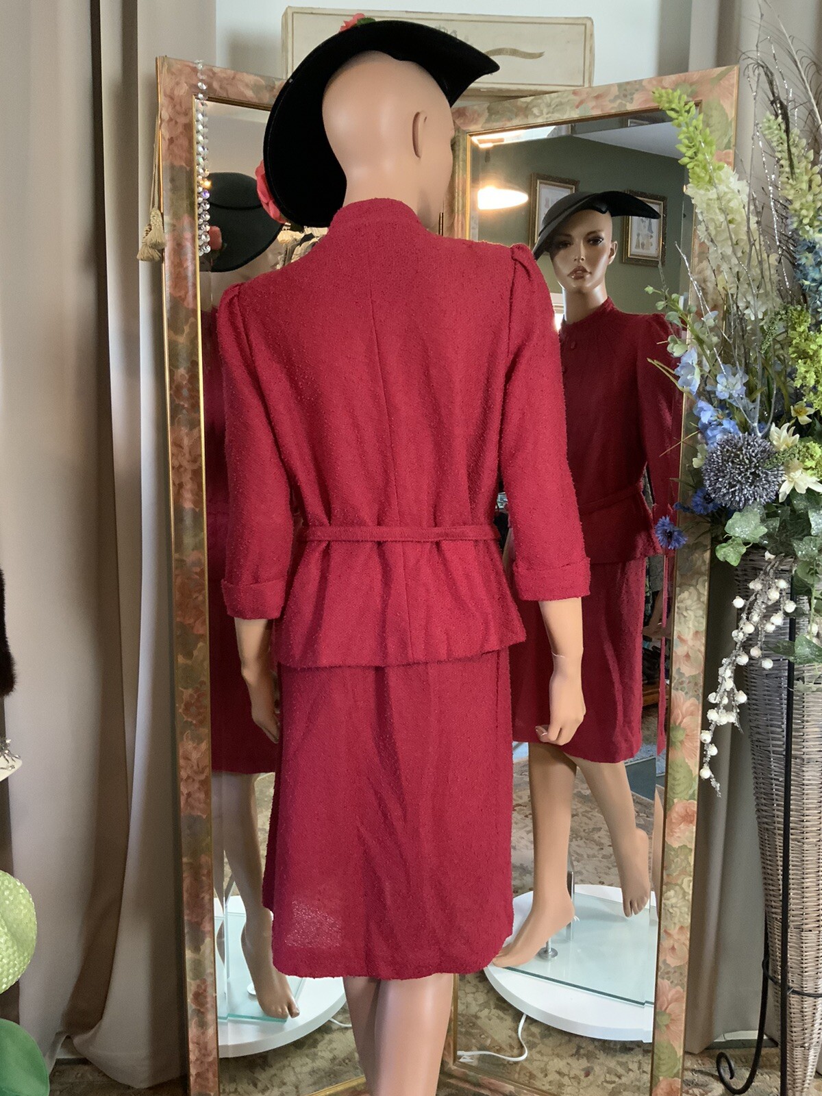 Leslie Pomer Vintage 1960s Red Boucle Belted 2 Piece Skirt & Top Suit Sz 10