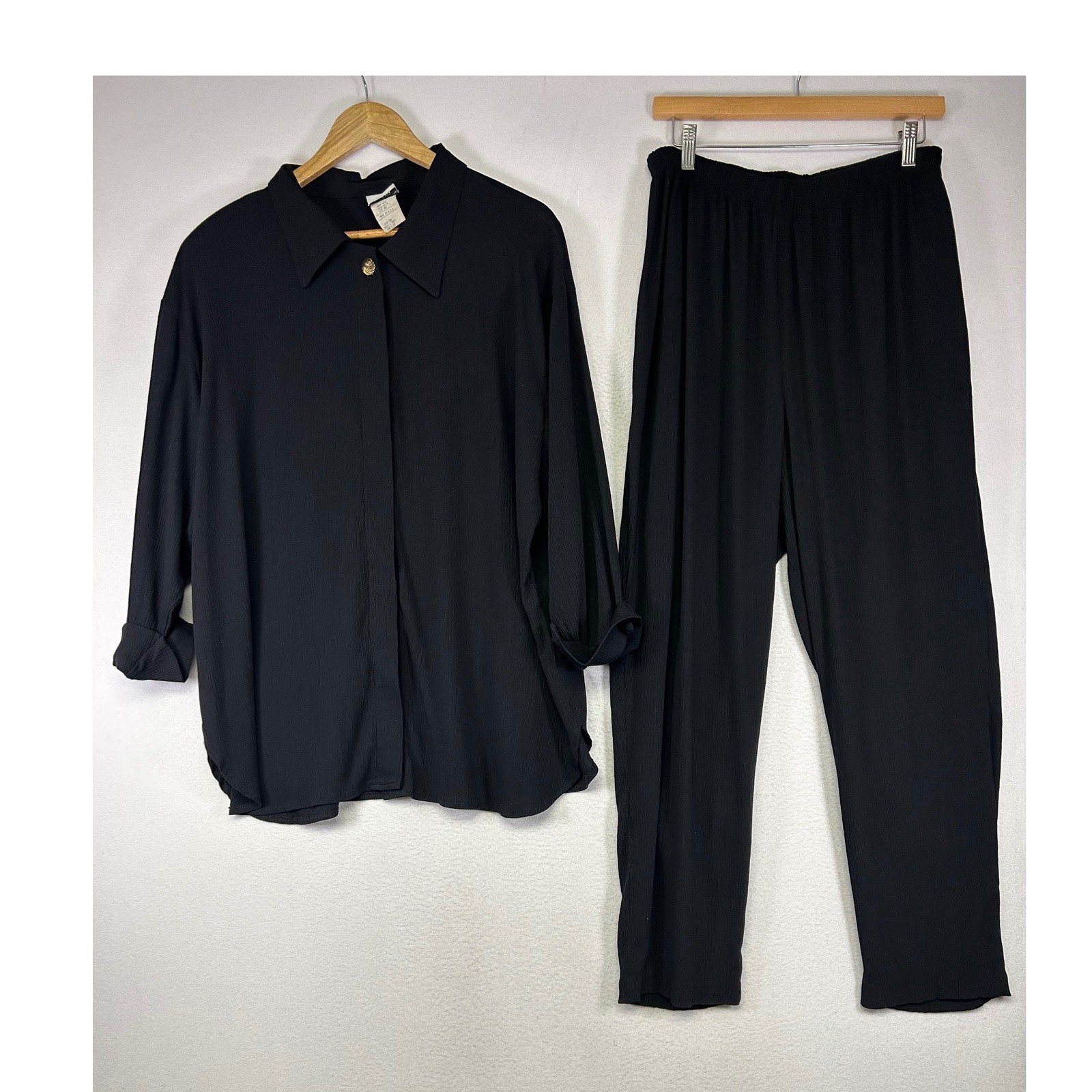 Minimalist More Promises Womens 20W Black Textured Button Up Shirt and Pants Set