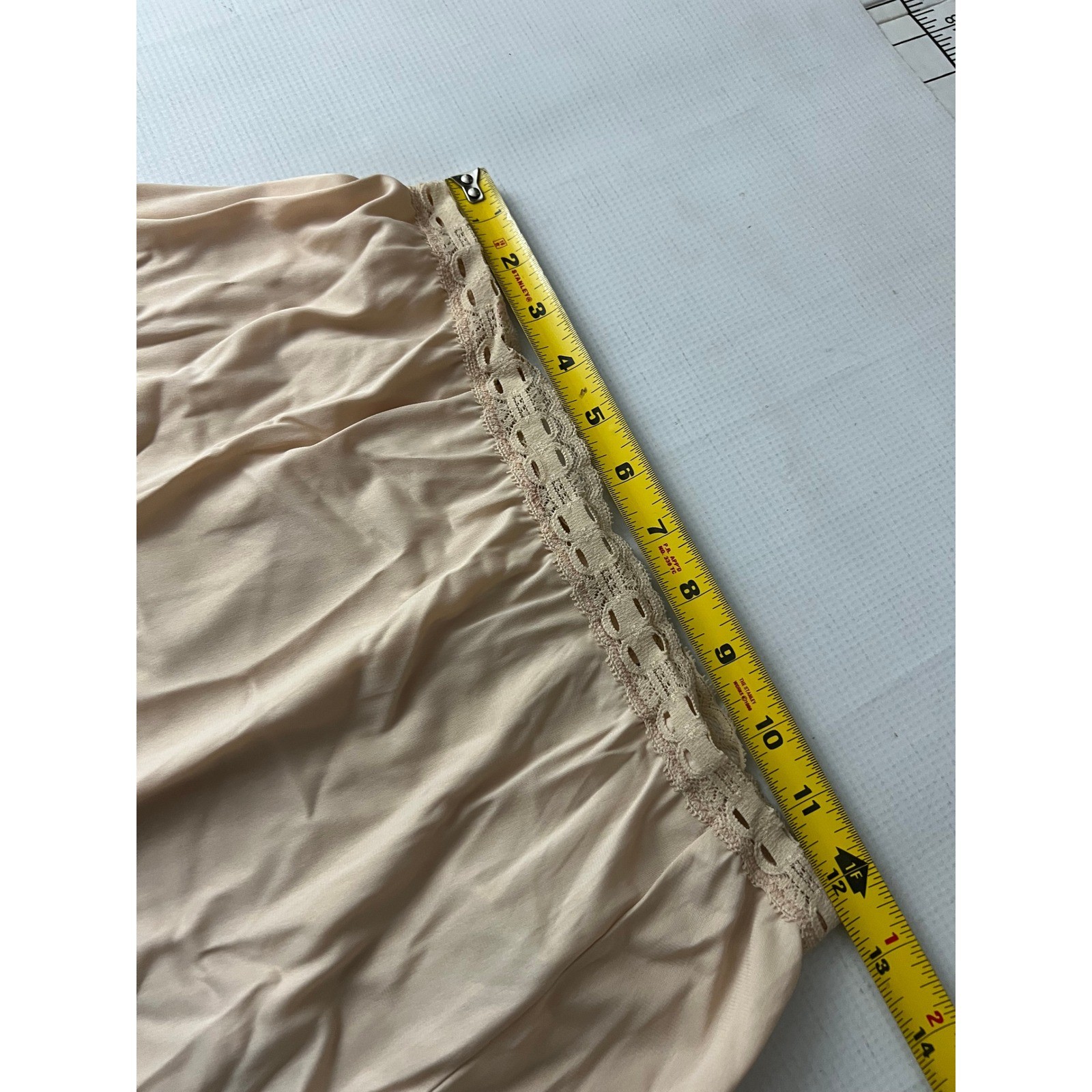 Olga Half Slip Skirt Womens Size S Beige Vintage Lace Trim Style 963T