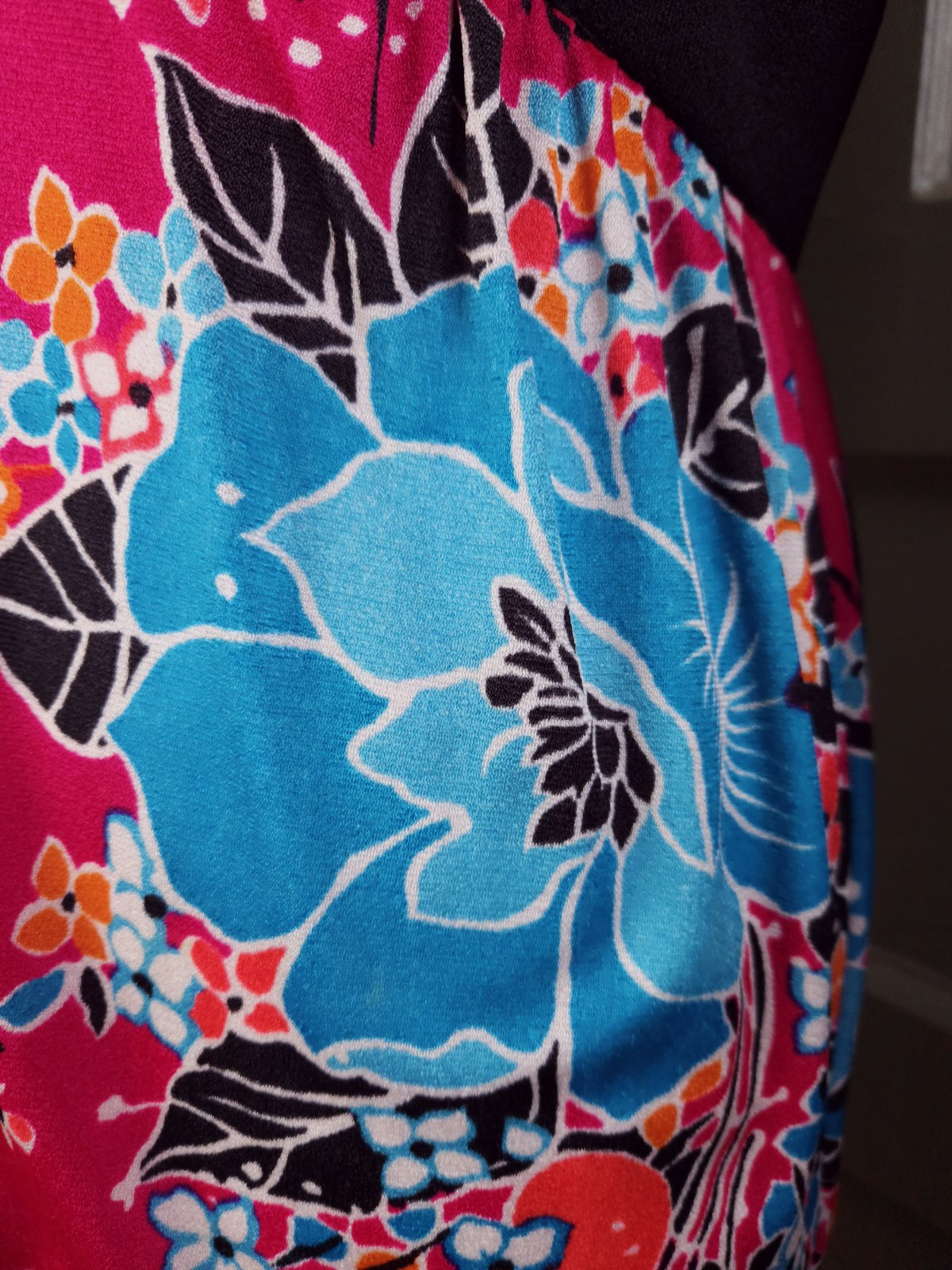 1960s True Vintage Black Pink Vibrant Floral Mod Dress Womens S/M
