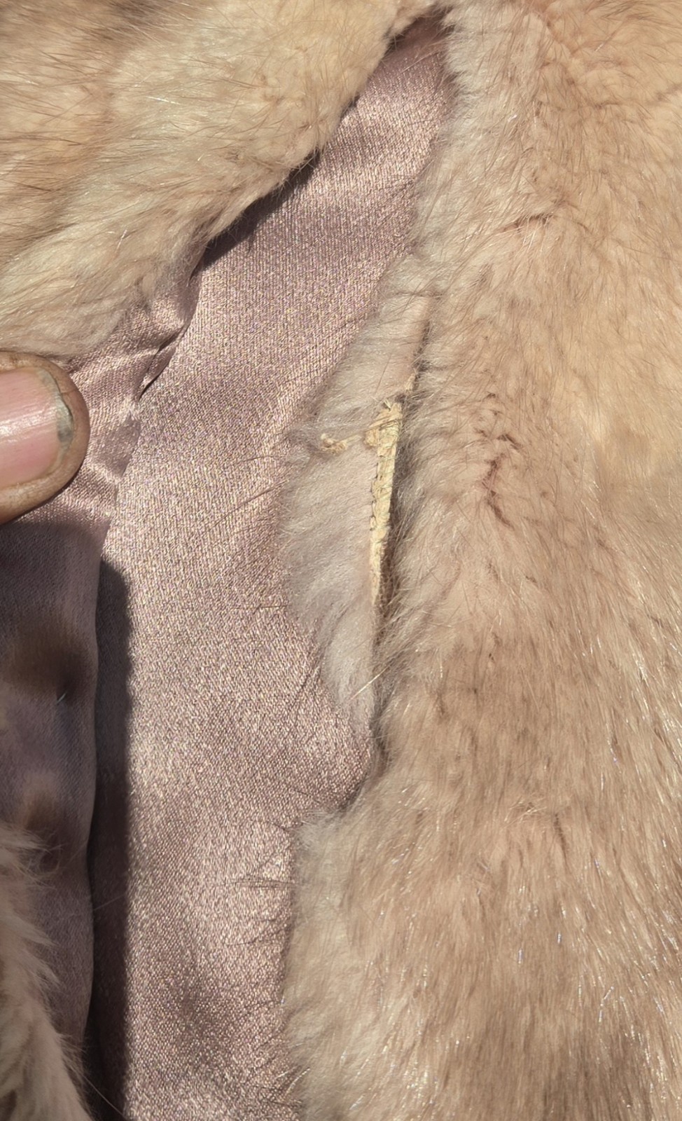 1950s BLONDE MINK FUR CAPELET w/POCKETS & SATIN LINING 21″ Shoulder 15″ Length