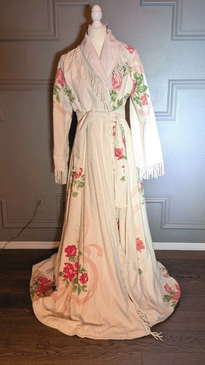 Vintage Chenille Bath Robe Long Housecoat Dressing Gown Glamorous 40s 50s