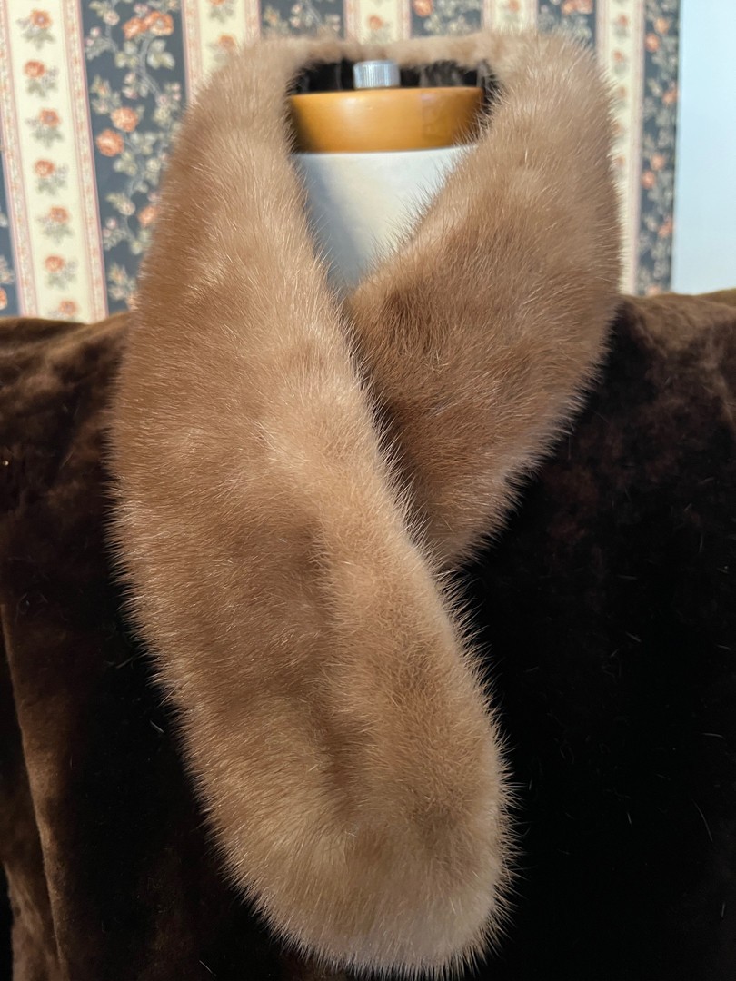 Vintage Stylish 1940s Genuine Sheared Lamb Mouton Coat with Separate Mink Collar