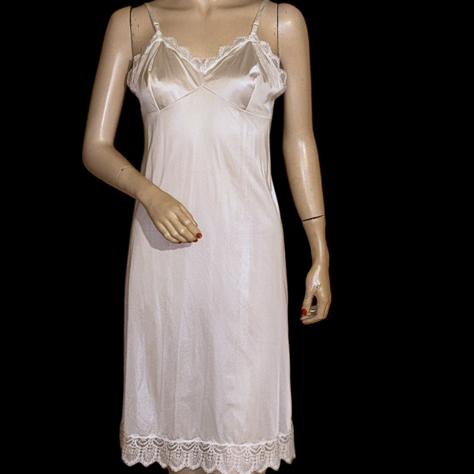 Vintage VANITY FAIR Ivory Lacy Nylon Full Slip Sz 34