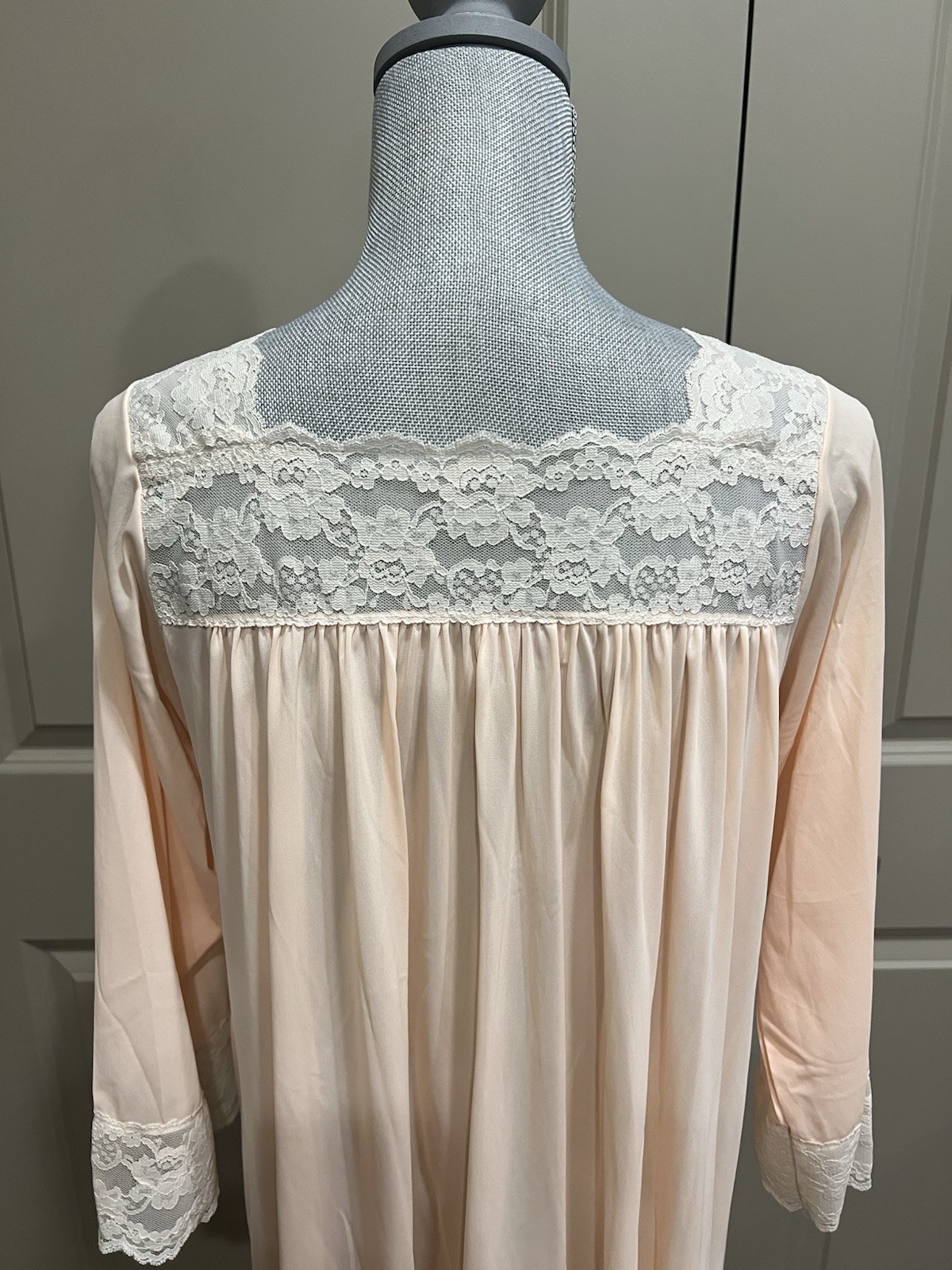 Colony Club Nightgown L Lace Floral Robe Pastel Peach Granny Nylon 60’s 70’s