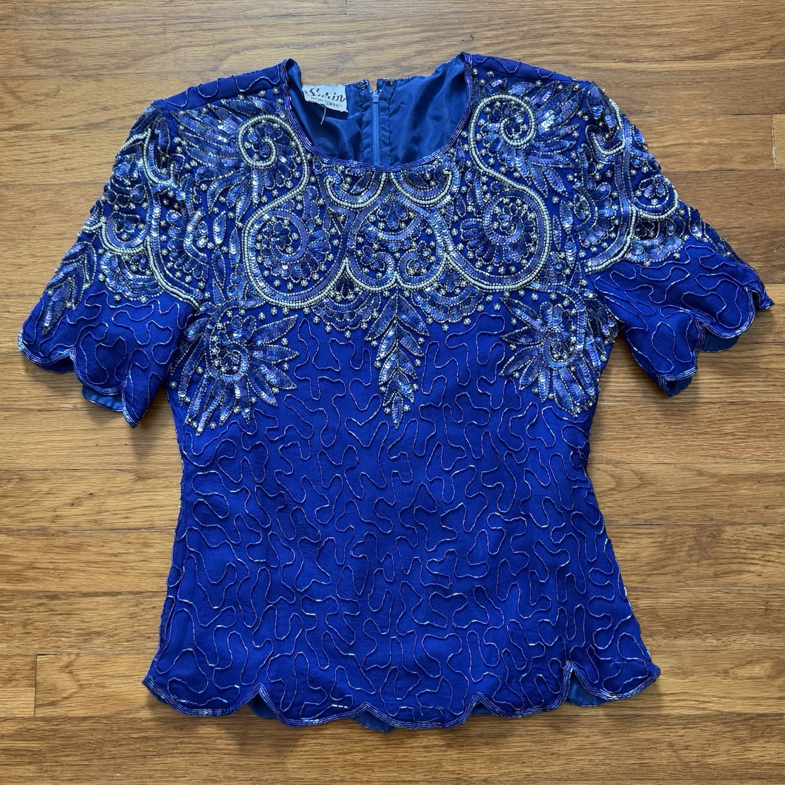 VTG Sarin Sequin Top Blouse Blue & White Women’s Sz M Clothing Bedazzled Elegant