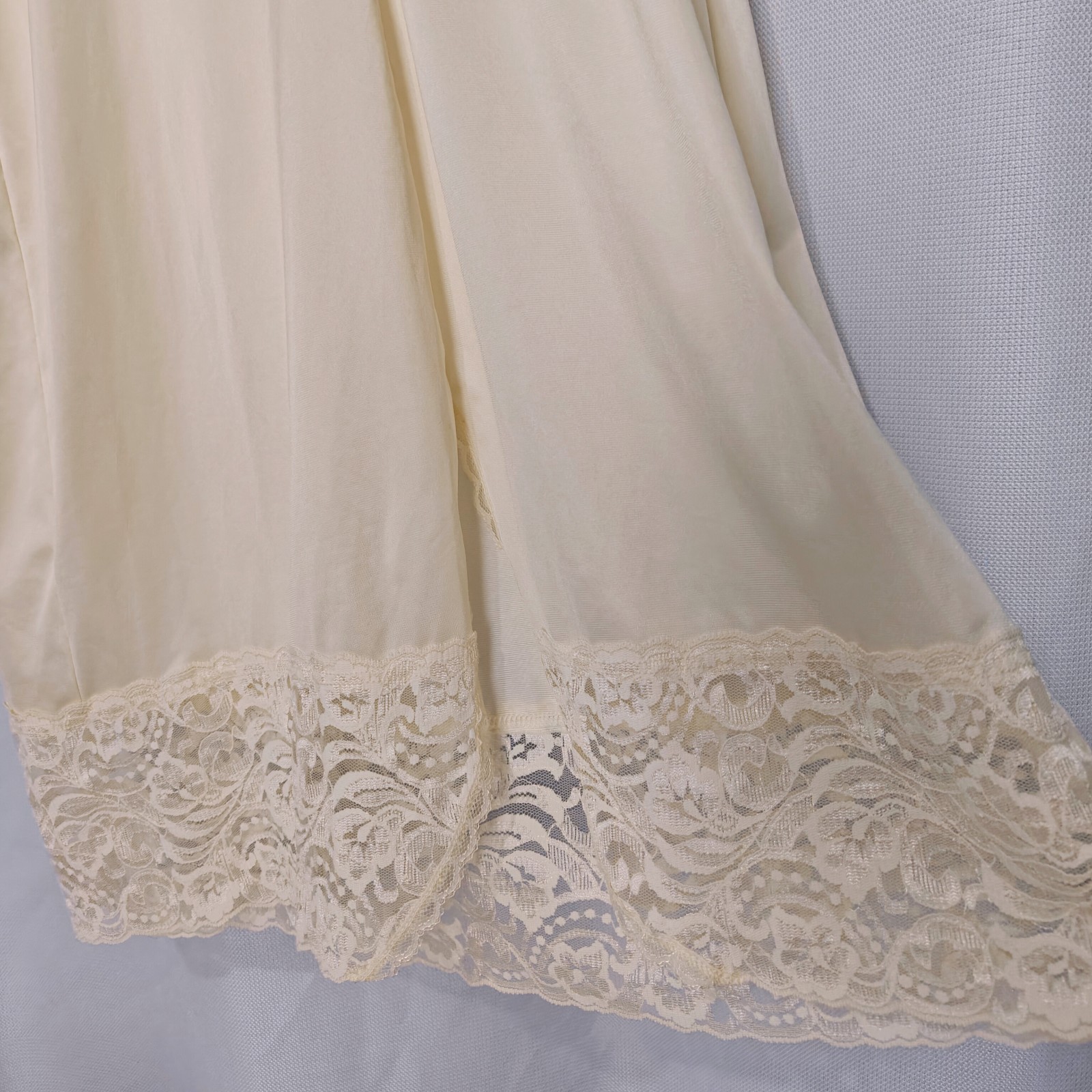 Vintage Lace Slip Dress Vanity Fair 36 Nylon Ivory Nude Floral Sheer Lingerie