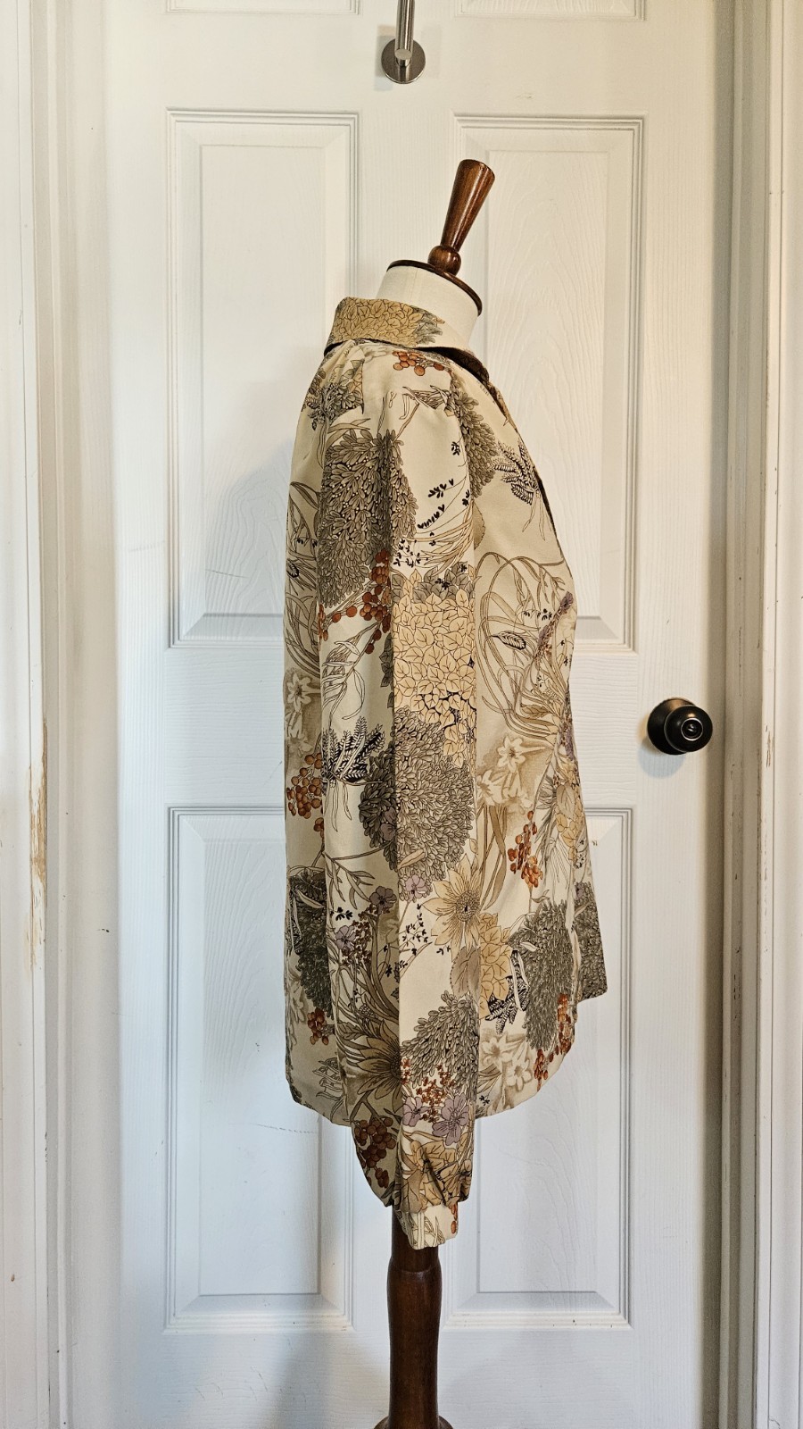 Vintage Lady Arrow Beige Orange Botanical Floral Long Sleeve Blouse Size Medium