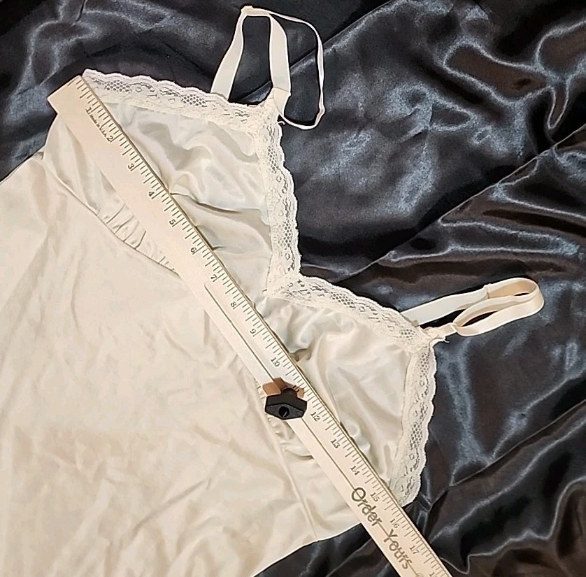 Vintage DuPont Antron III Nylon Lace Full Slip sz 34 Anti Static Cling Cream R3
