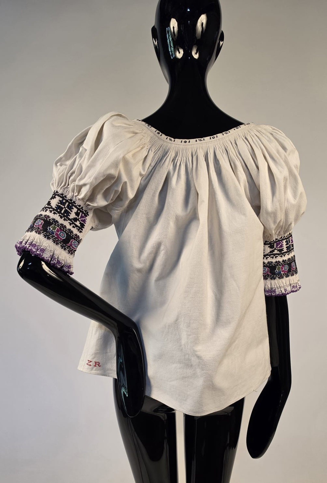 ANTIQUE EASTERN EUROPEAN BLOUSE W PUFF SLEEVES + HAND EMBROIDERY 