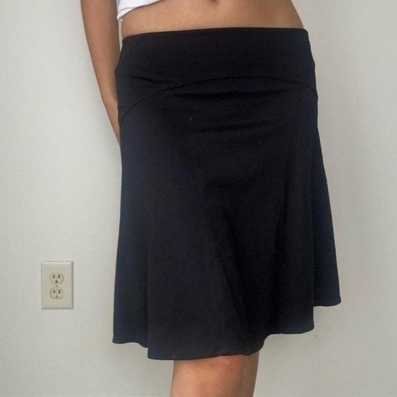 vintage chic low rise black hem midi skirt