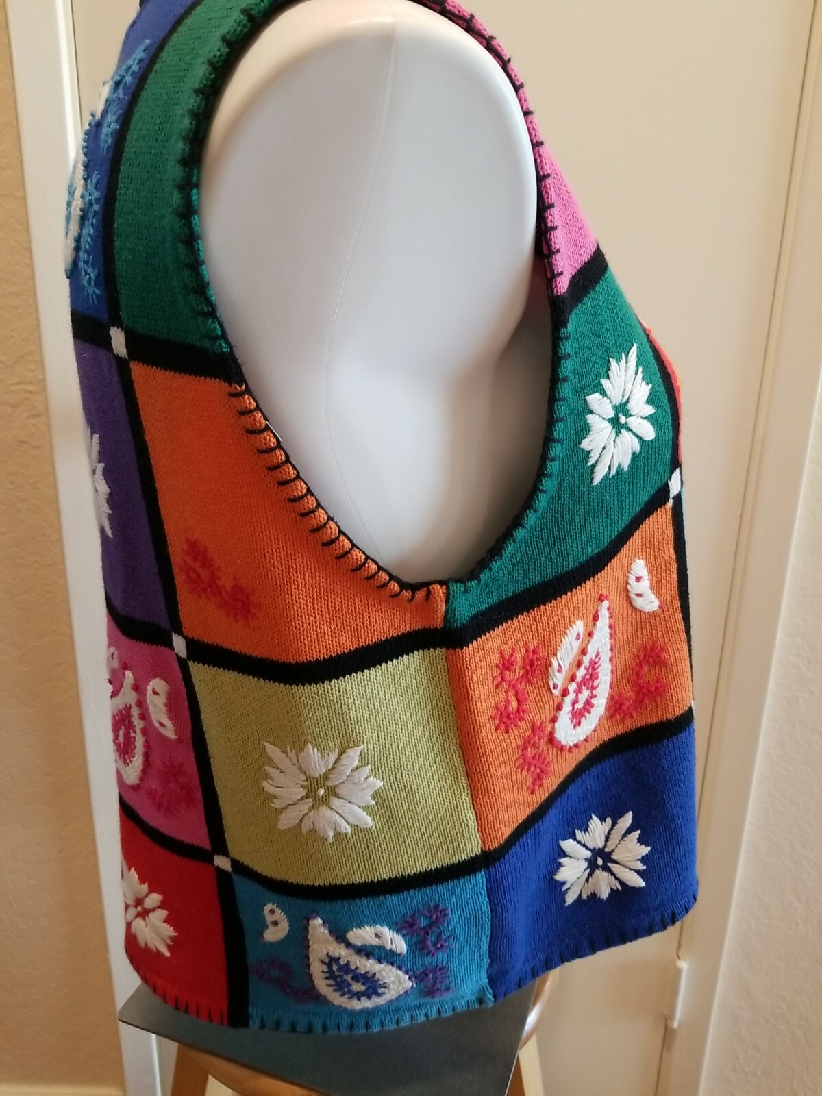 Belle Pointe Women’s Sz L Vintage Knit Sweater Vest Colorblock Embroidered