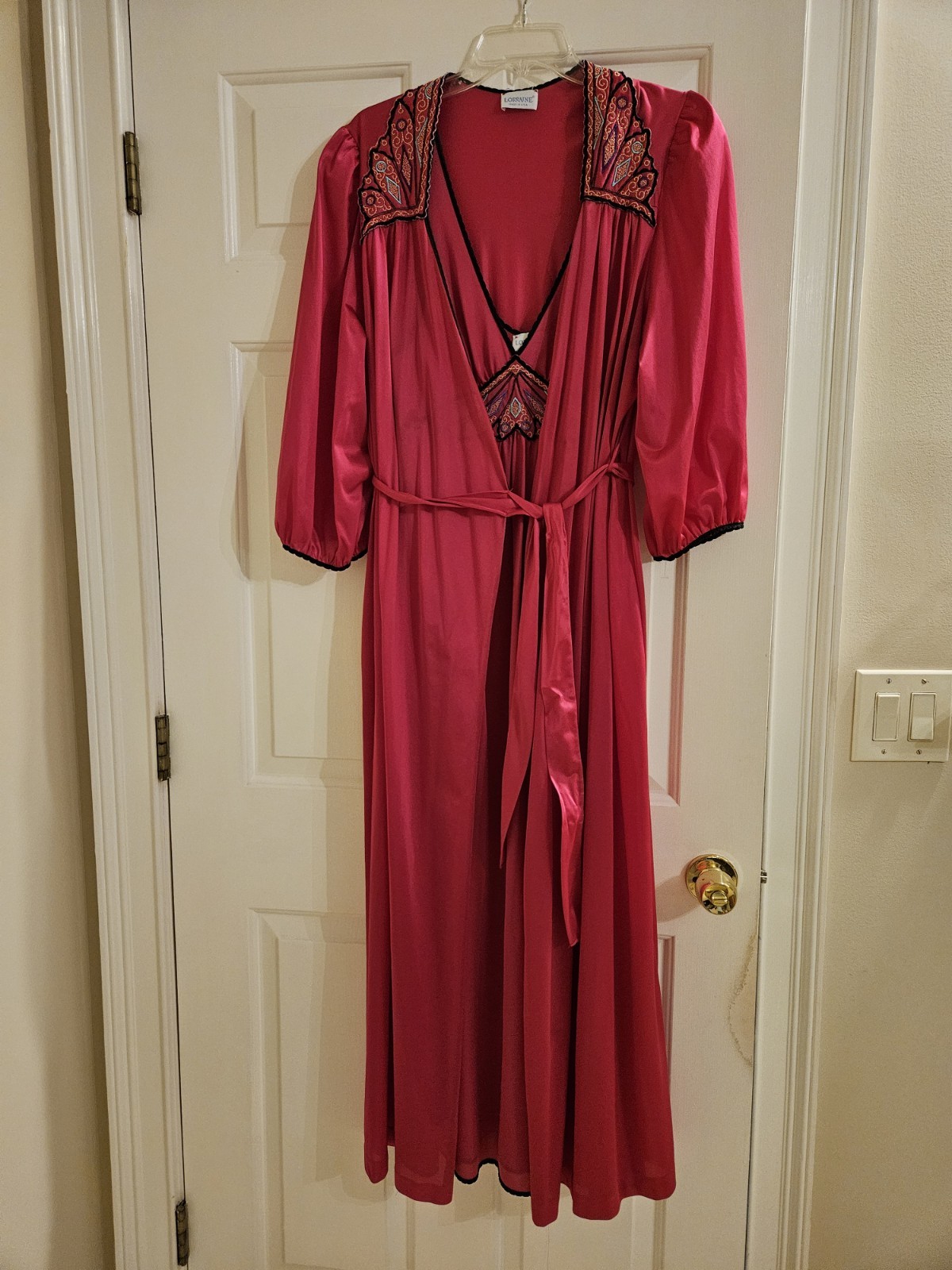 2 Pc Vtg Lorraine Womens Size M Pink/Red Nylon Embroidered Nightgown & Robe Set