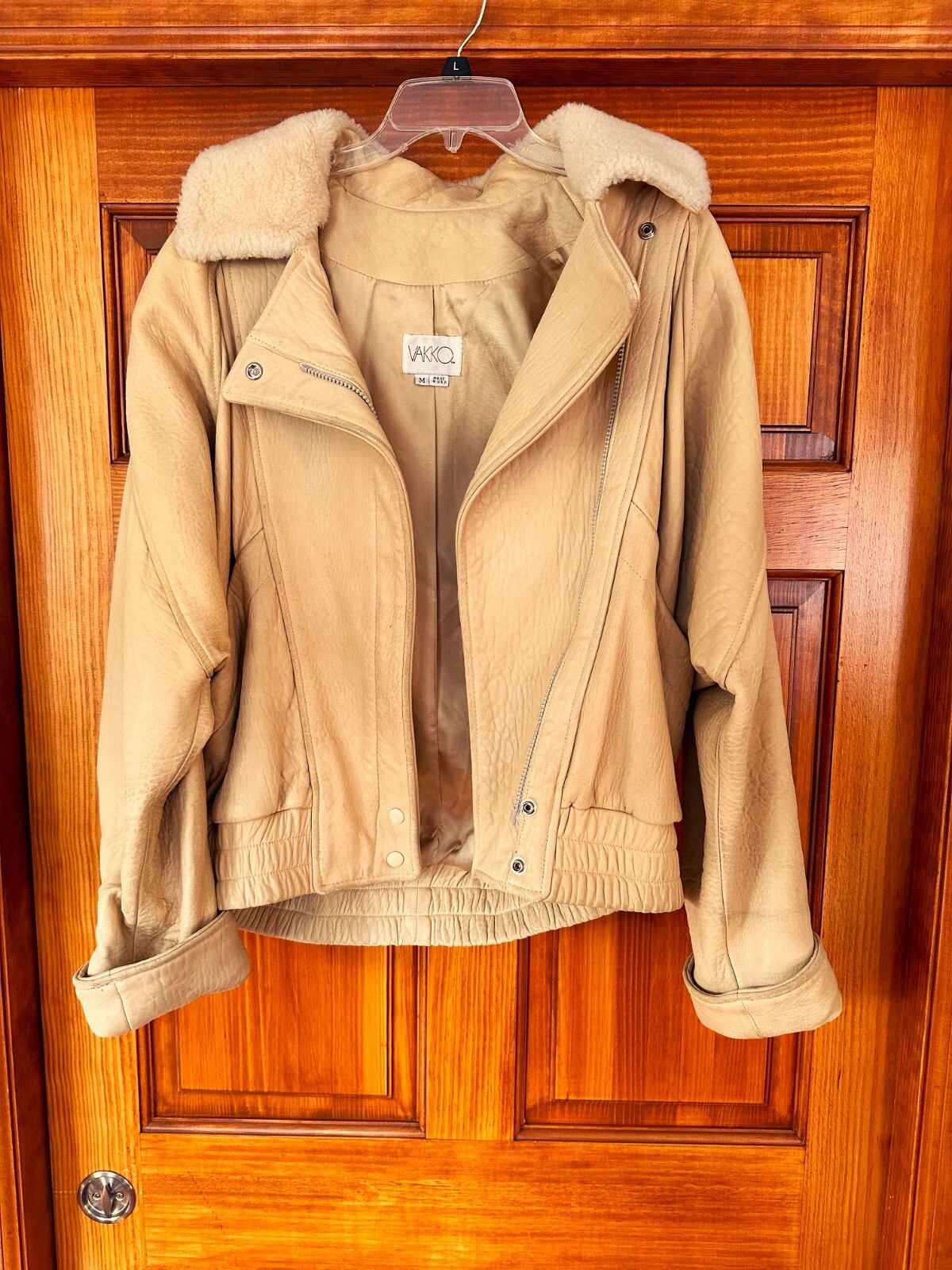 VINTAGE SUPER COOL VAKKO CREAM LAMBSKIN JACKET WITH SHEARLING COLLAR, SIZE M