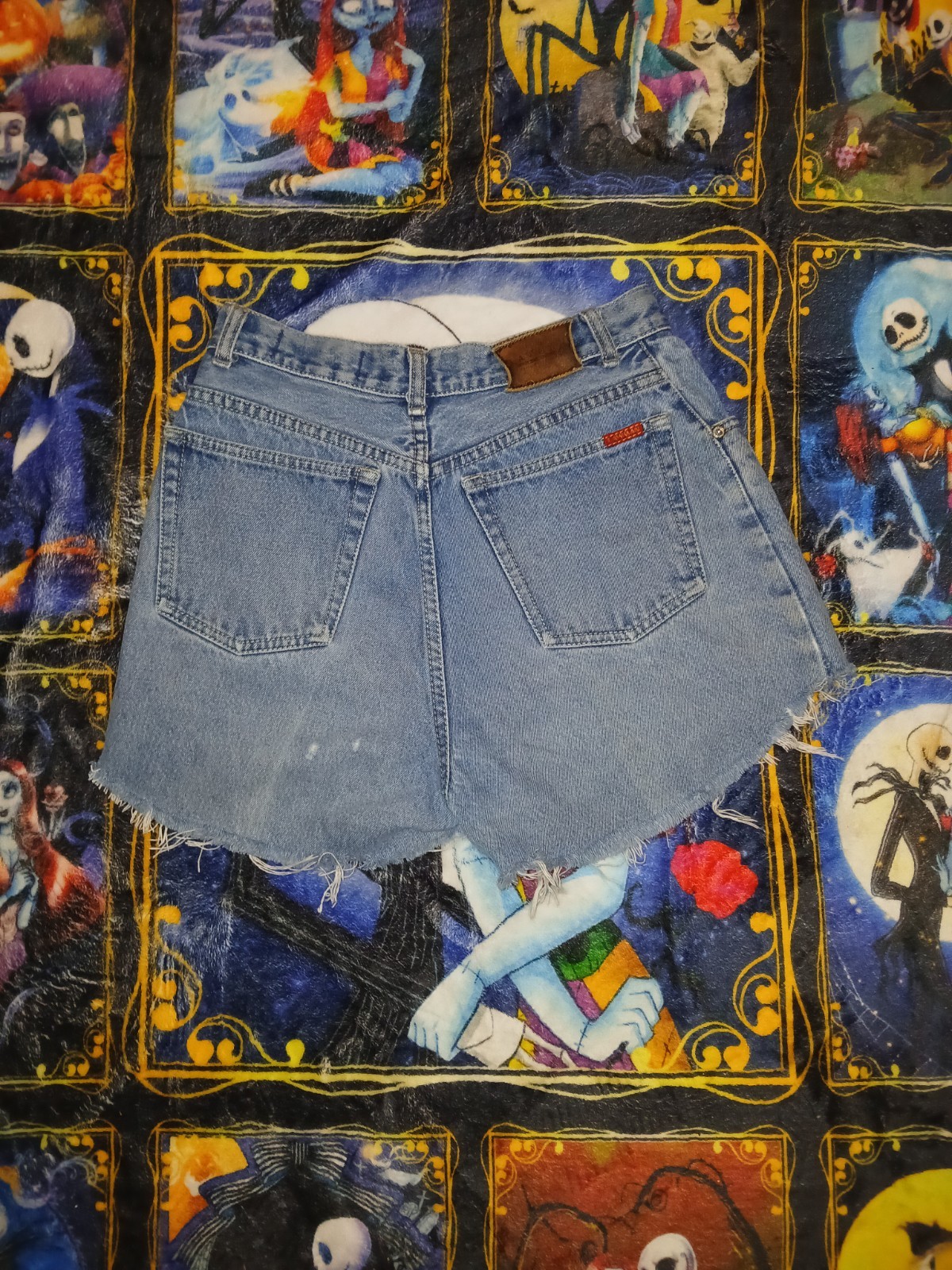 Authentic 90s Lawman sun apparel Features back pockets 4-6 (small)