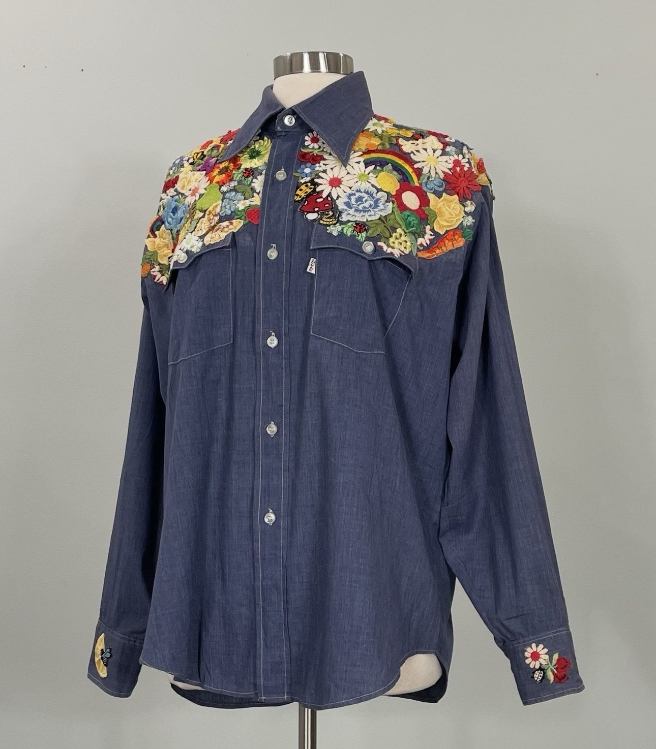 Vtg 1970’s Appliqued Levis Shirt – So many appliques! Flowers Rainbow Bee Cherry