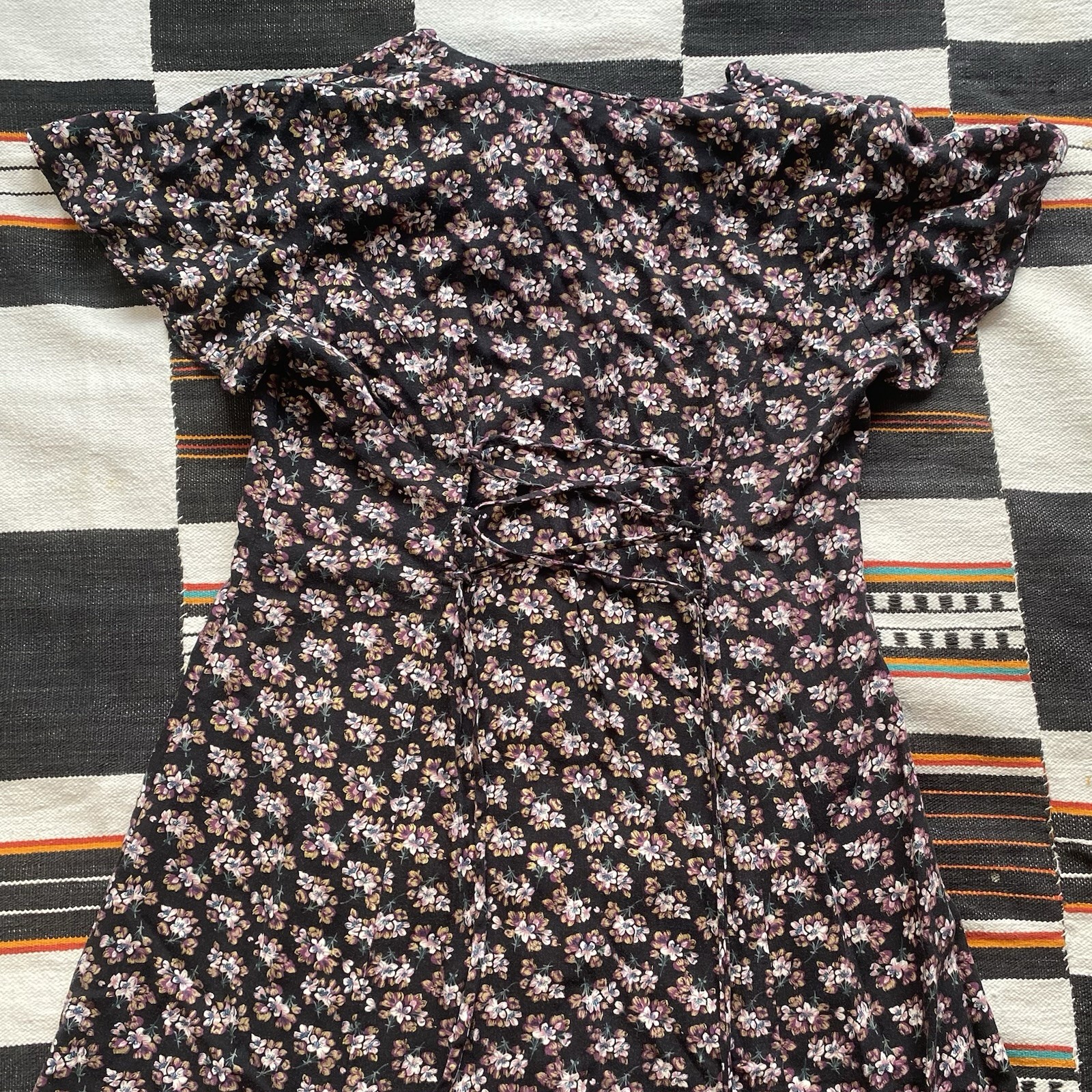 Vintage 90’s Caroline Wells Floral Midi Dress. Corset Back Tie. Rayon. Size 4.