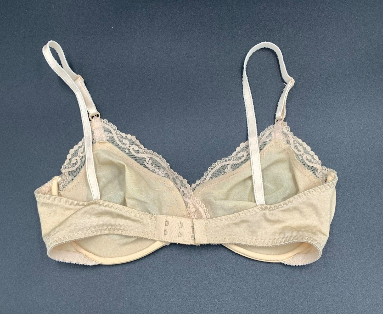 Warners Vintage Body Icing Lace Beige Bra Style 1683 Nylon/Spandex 32D/33D