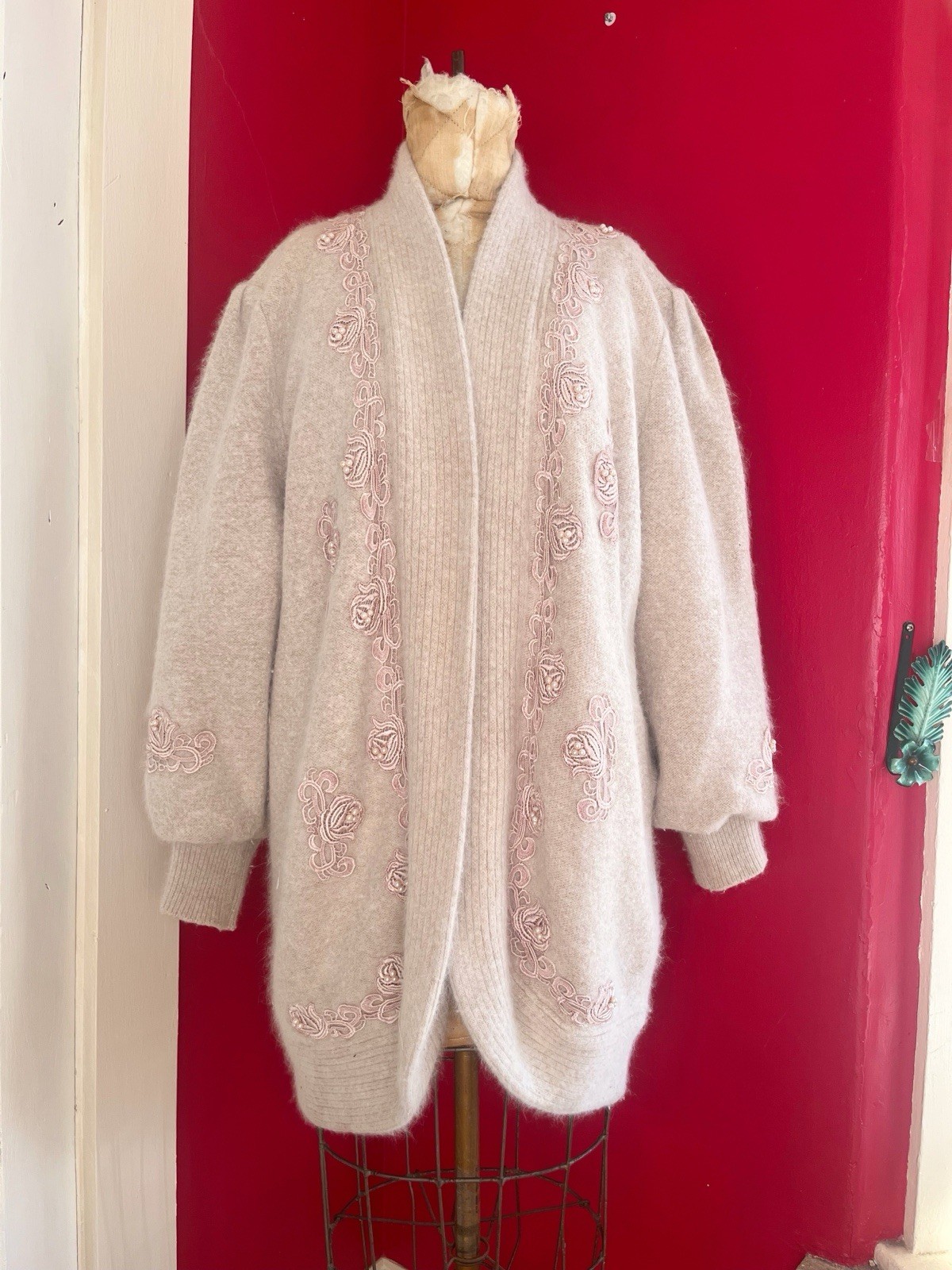 Vintage 1980s Ballet Slipper Beige Rose Lace Pearl Beaded Angora Mix Cardigan S