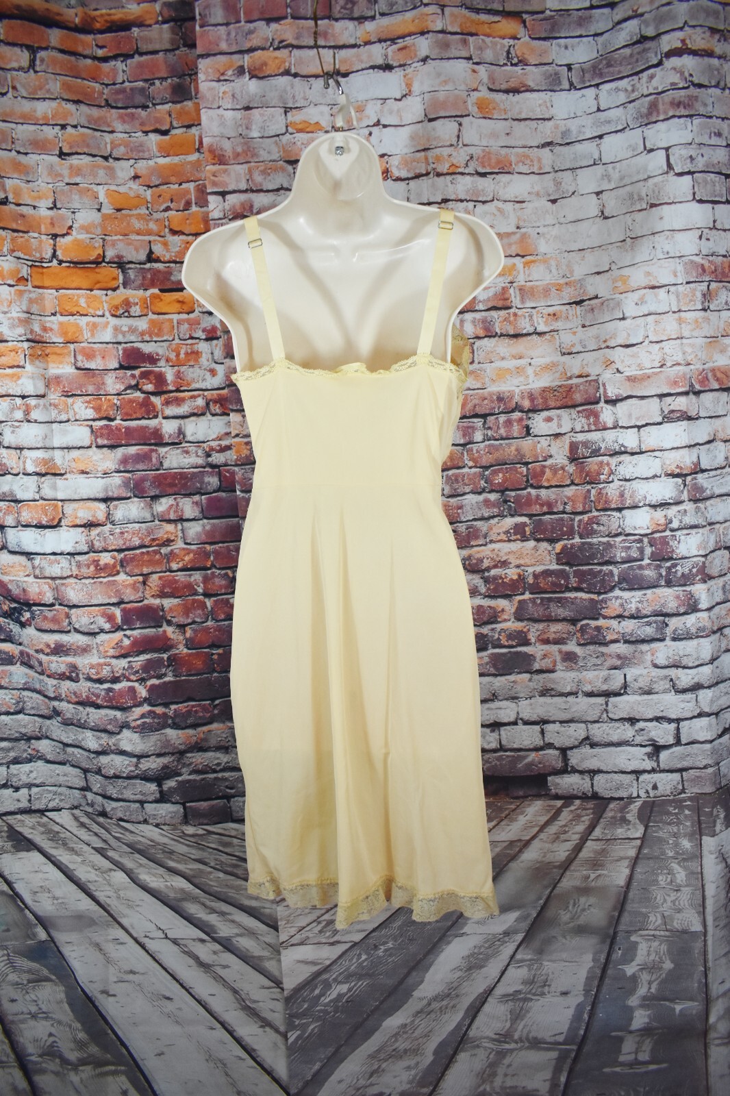 Tokay Size 34 Medium Pleated Chiffon Nylon Full Bra Slip