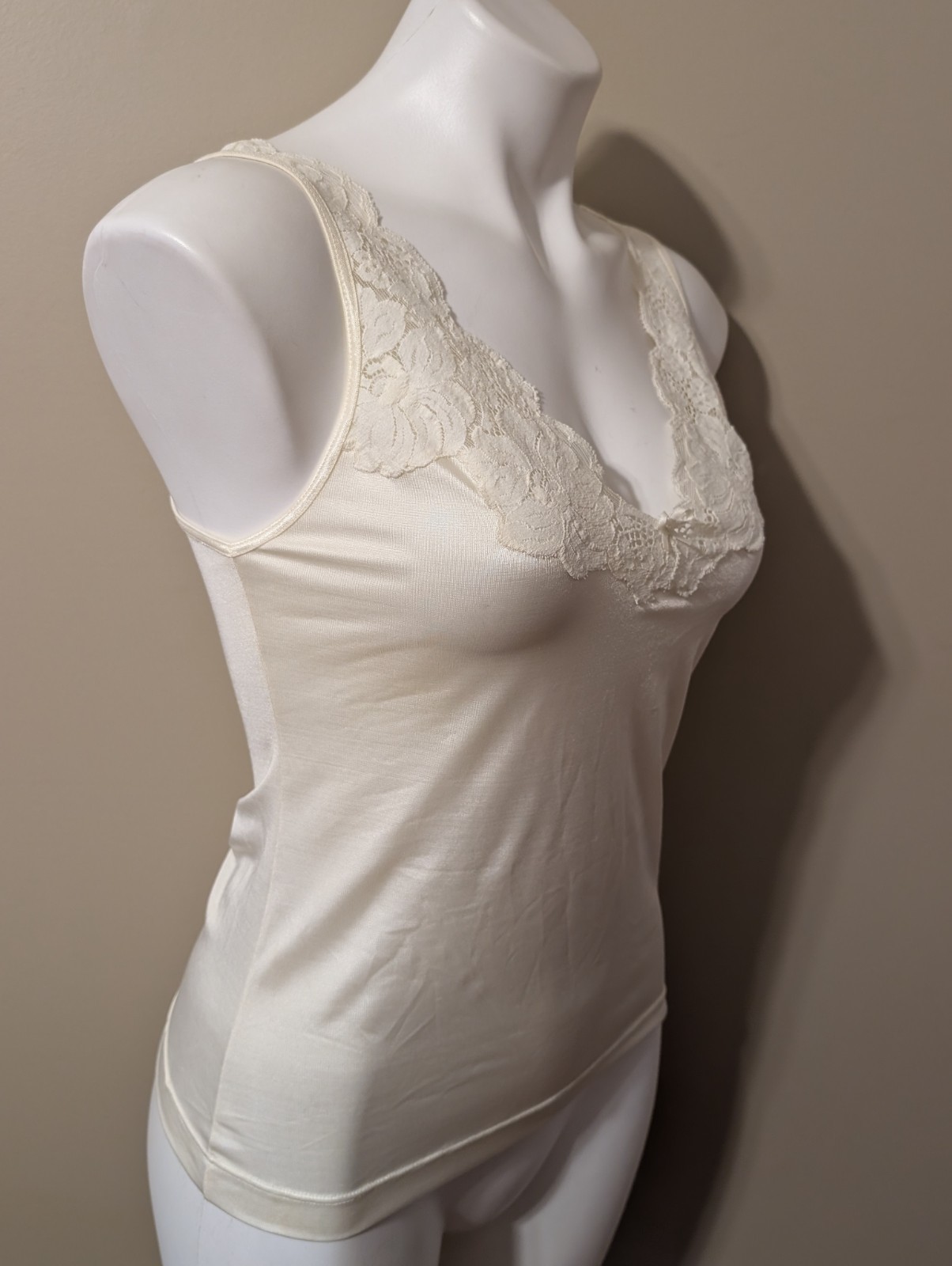 Vintage Vanity Fair IVORY Camisole/Tank Top Wide Straps/Lace Size: 36