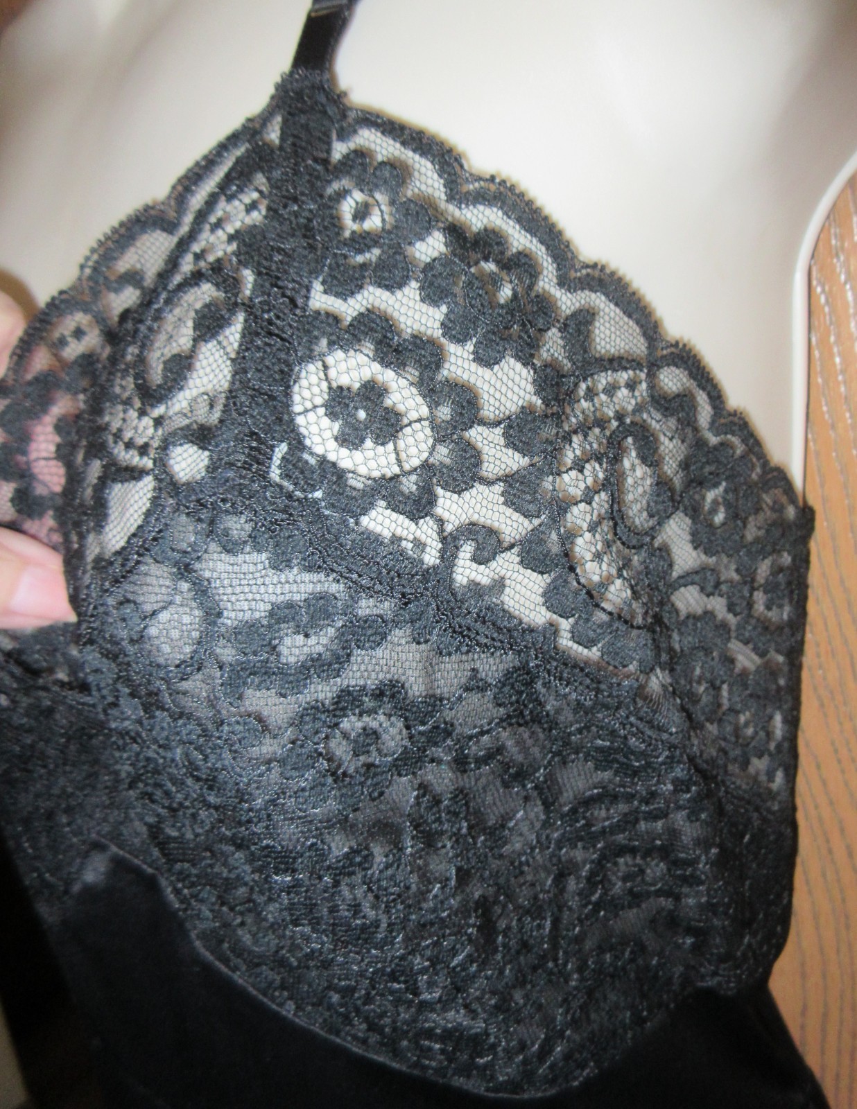vintage size 36 VASSARETTE BLACK sheer mega LACE NYLON full slip NIGHTGOWN