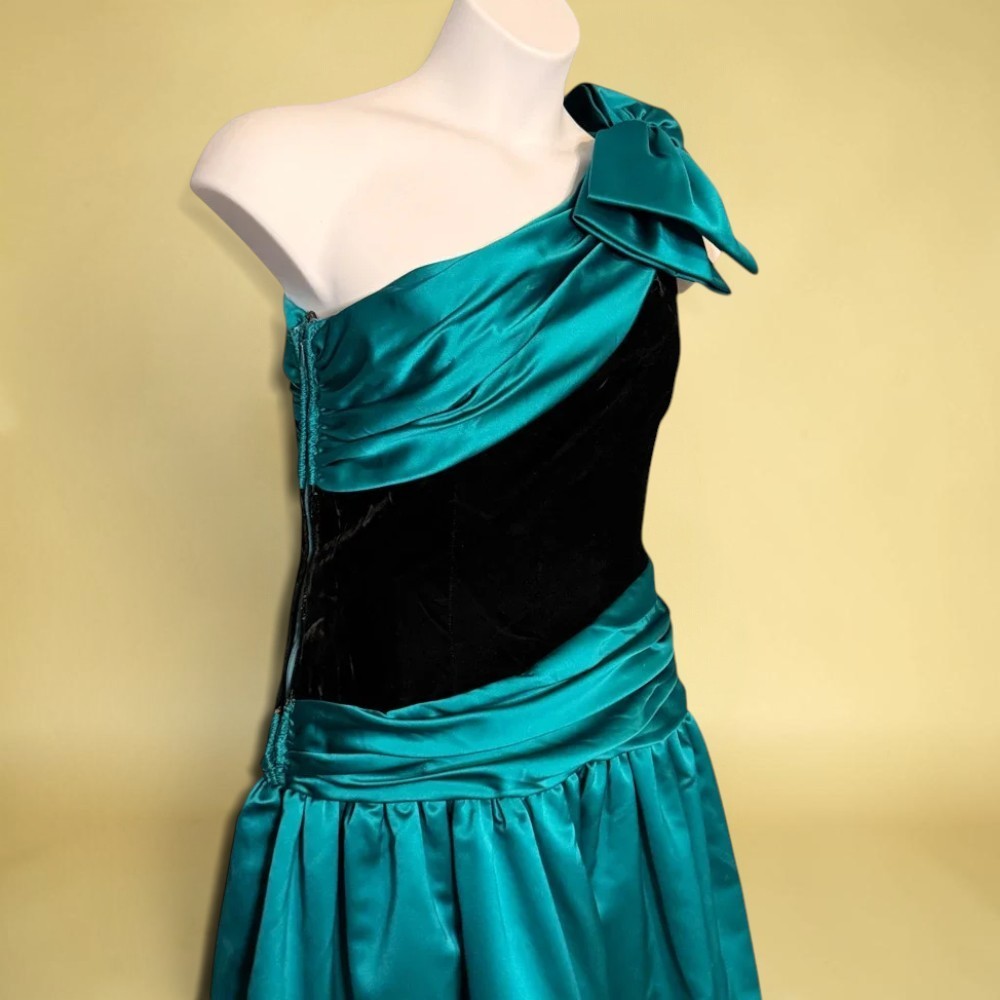 Nolan Miller Dynasty One Shoulder Teal Taffeta Formal Gown Bow Velvet Bodice 80s