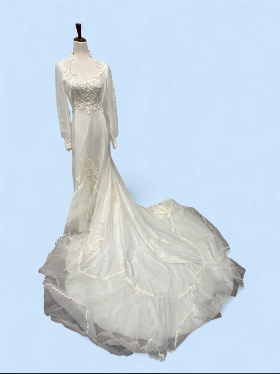 Vintage 1970s ILGWU Union Made Off-White Wedding Dress Pearl Applique Train