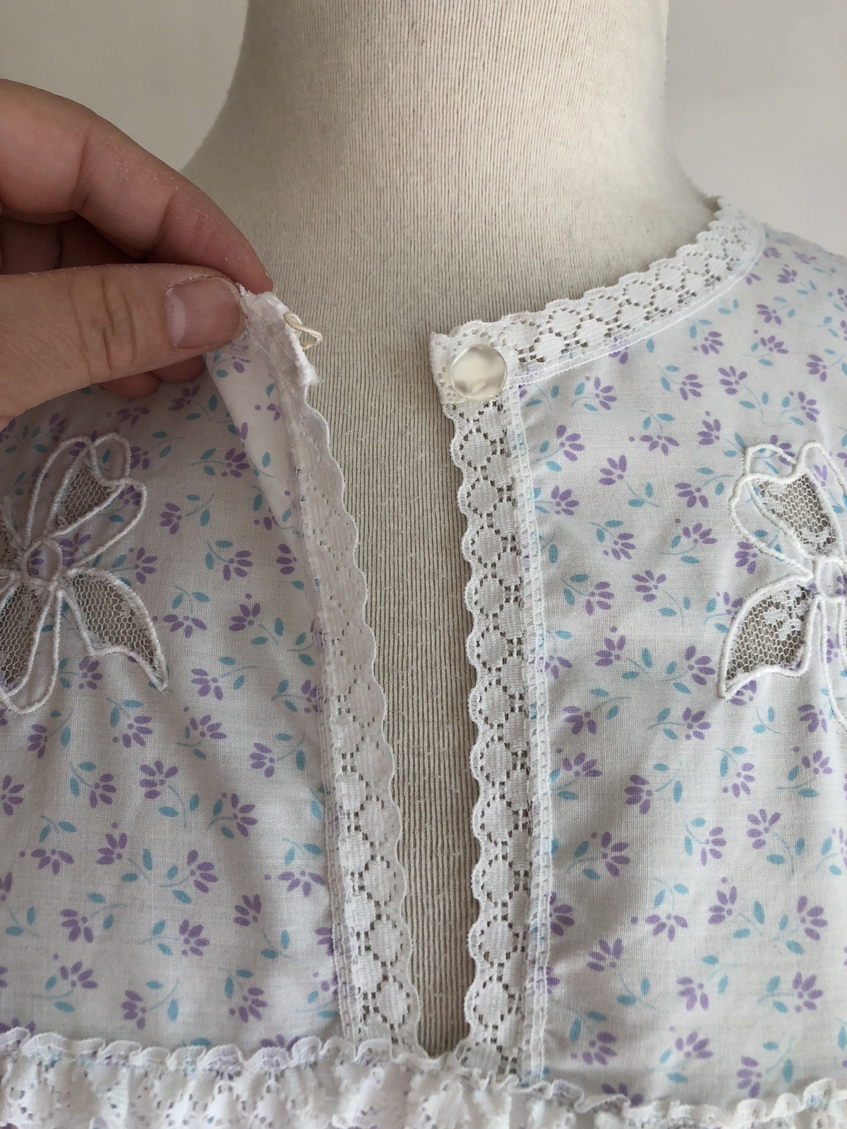GORGEOUS VTG REGAL ROSE Purple Floral White Lace Soft Cotton Nightgown SZ M