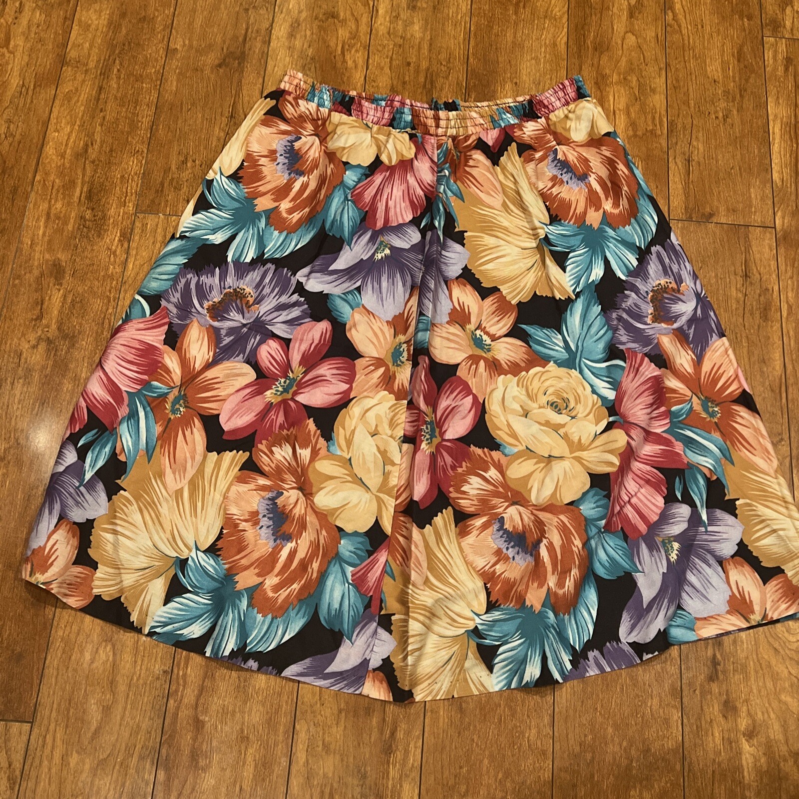 Vintage 1980s Random Sportswear Floral Pattern Skirt.