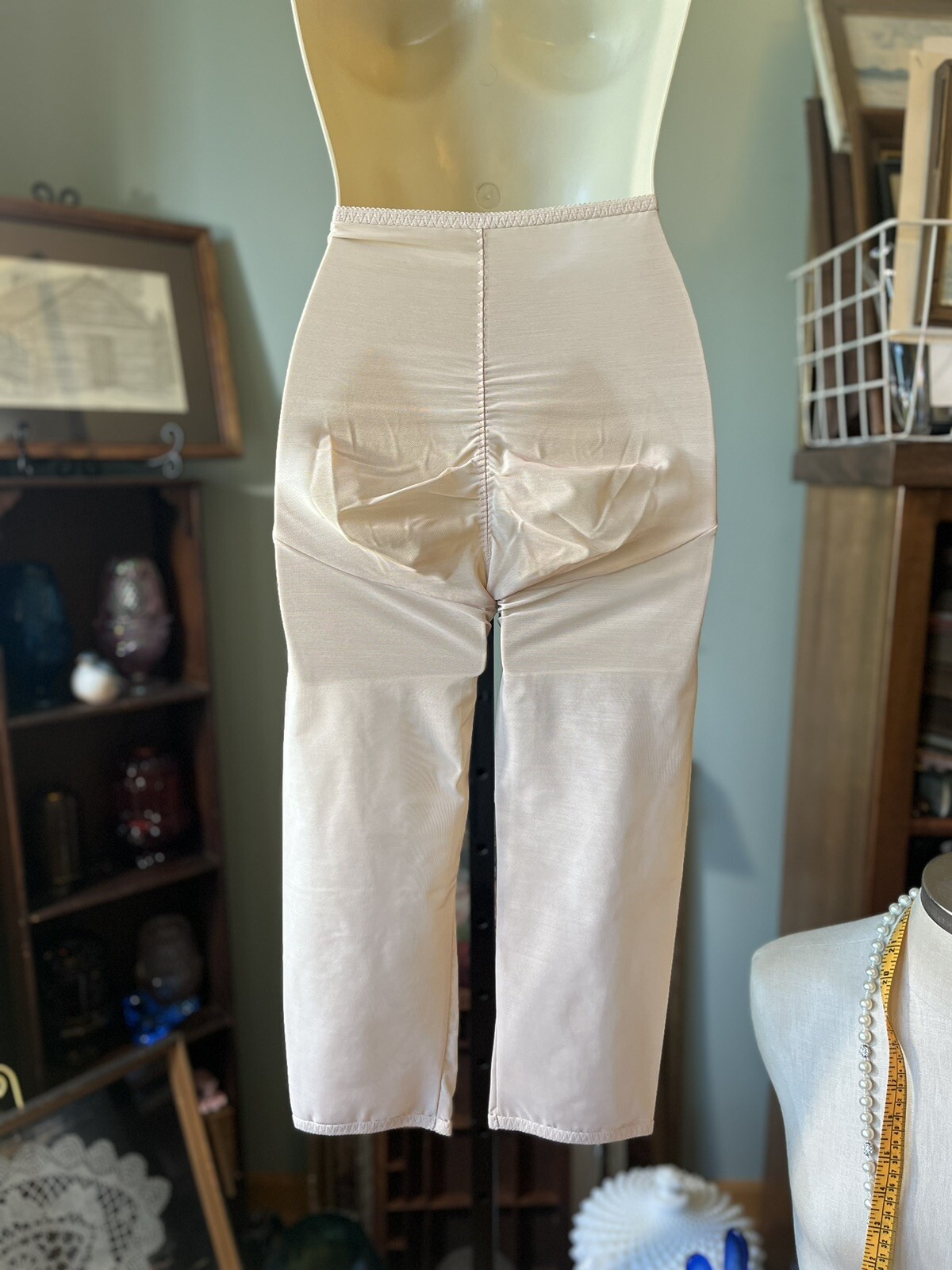 NOS VASARETTE ‘SECOND GLANCE’ CALF LENGTH GIRDLE SIZE MEDIUM NUDE DACRON LYCRA