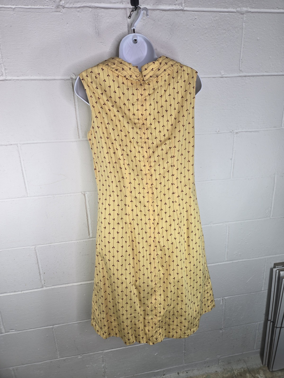 Vtg 1960s Yellow Floral Striped Sleeveless MCM Mod Shift Dress