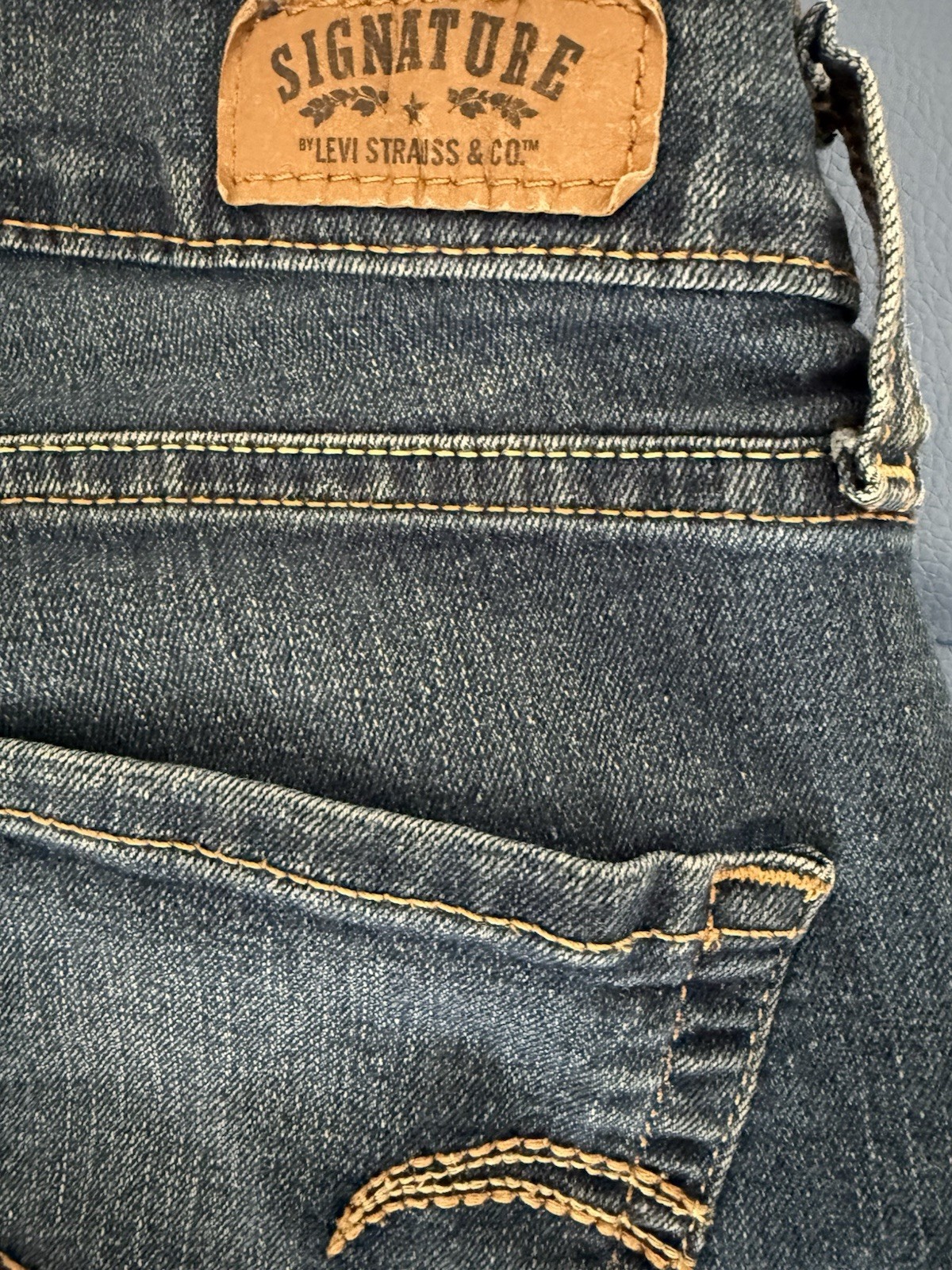 Signature by Levi Strauss & Co. Curvy Boot Cut Jean Misses Size 10