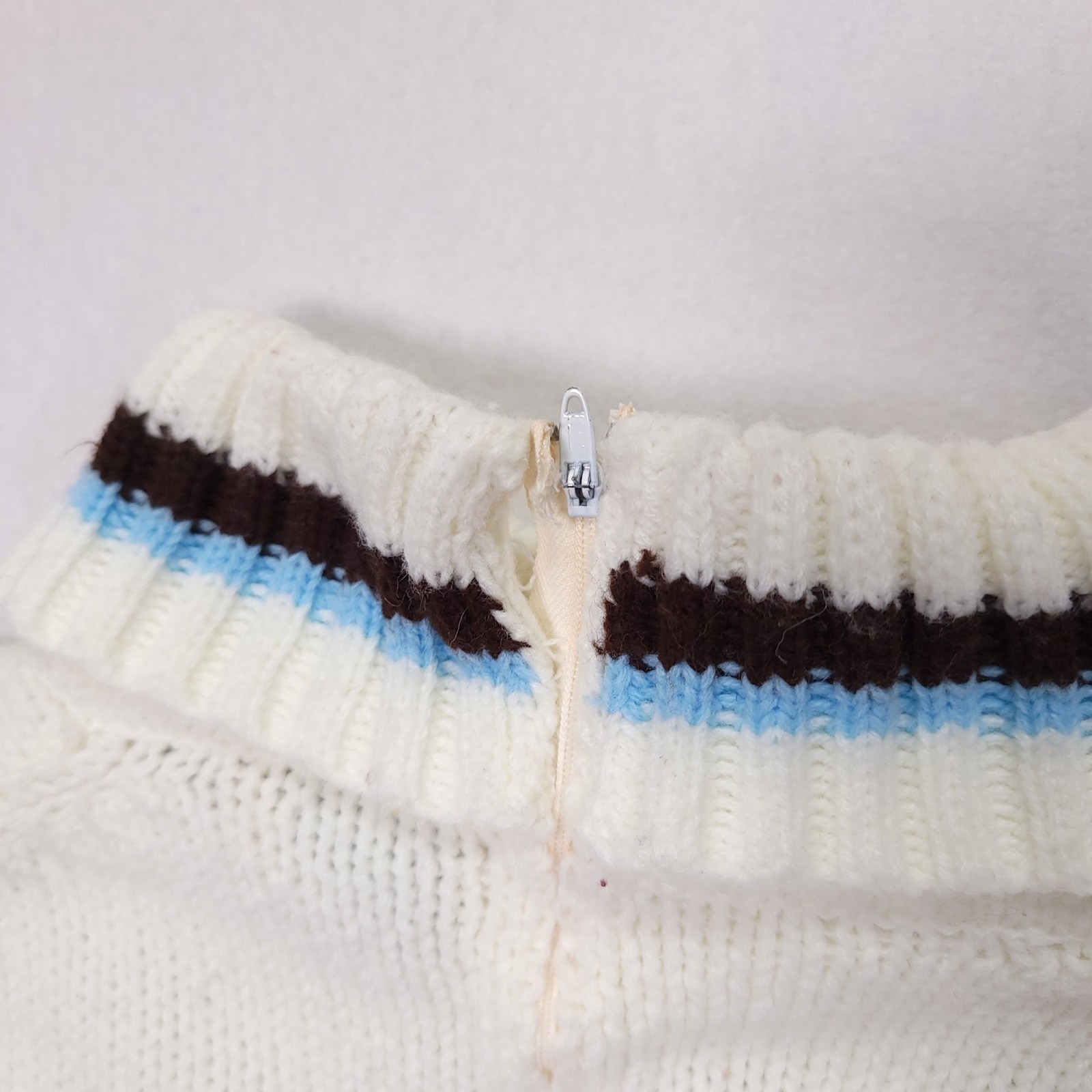 Vintage Lady Woo of Calif Nordic Fair Isle Turtleneck Sweater White Blue Brown M