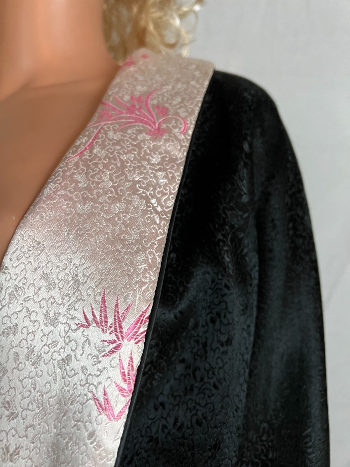 VTG 40-50s Black Floral Woven Opera Coat Open Oriental Pink Lining Chest FAB 40″