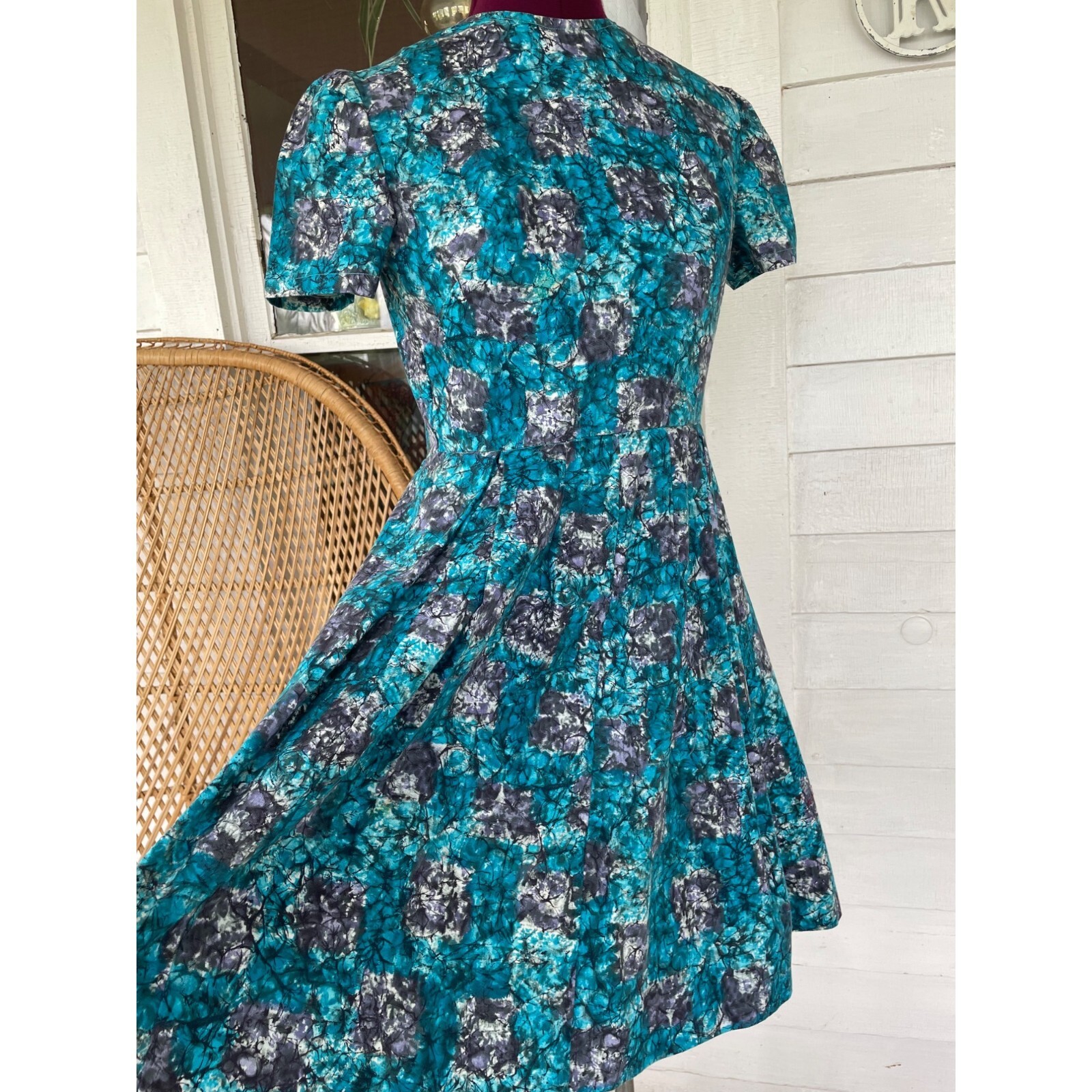 Vintage 1950s Polished Cotton Floral Pleated Shortsleeve Dress Small