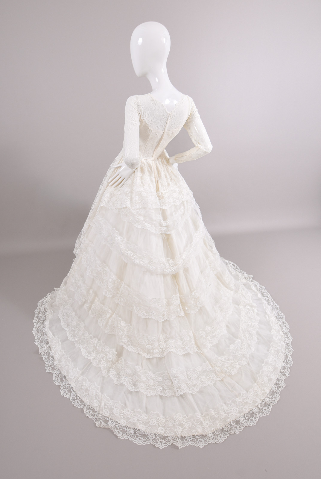 1950s Cupcake Tiered Venetian Lace Wedding Dress W/Rosettes & Trailing Train 2/4